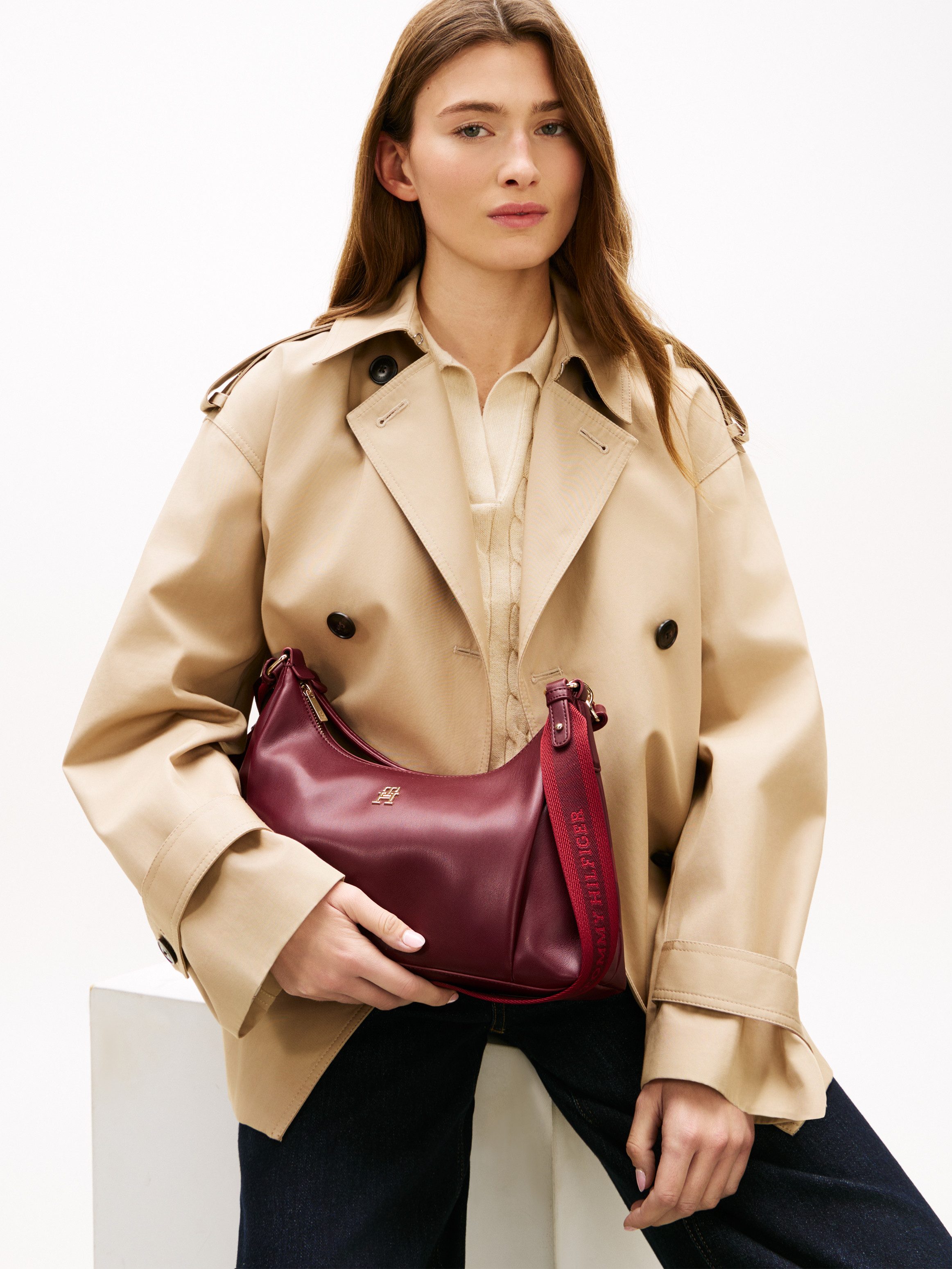 Tommy Hilfiger Schultertasche TH ESSENTIAL SHOULDER BAG, Damen Umhängetasche, Tragetasche mit edlem TH-Schmucklogo