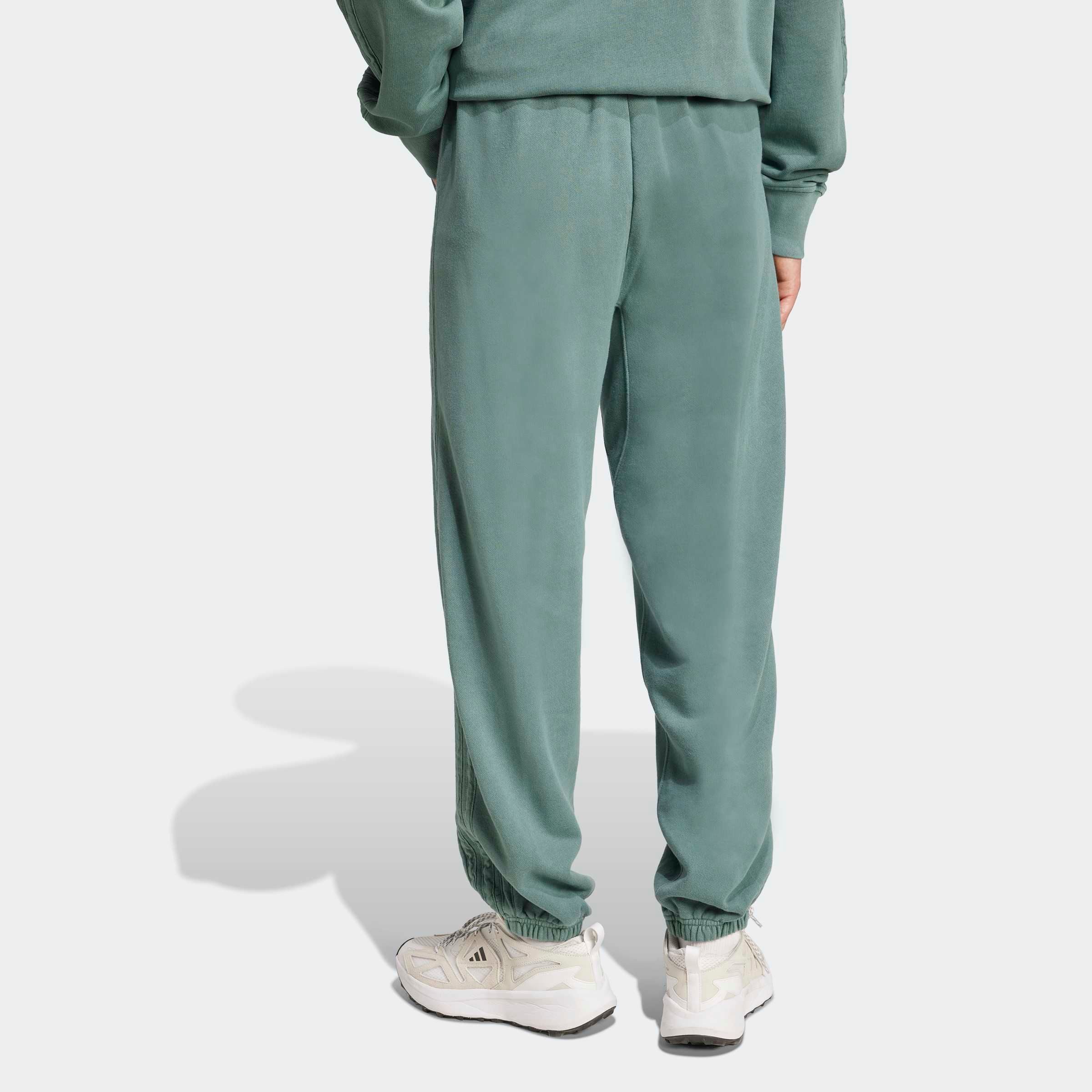 adidas Sportswear Sporthose M A SZN W FT PT (1-tlg) mit gesticktem 3-Streifen-Logo, aus French Terry