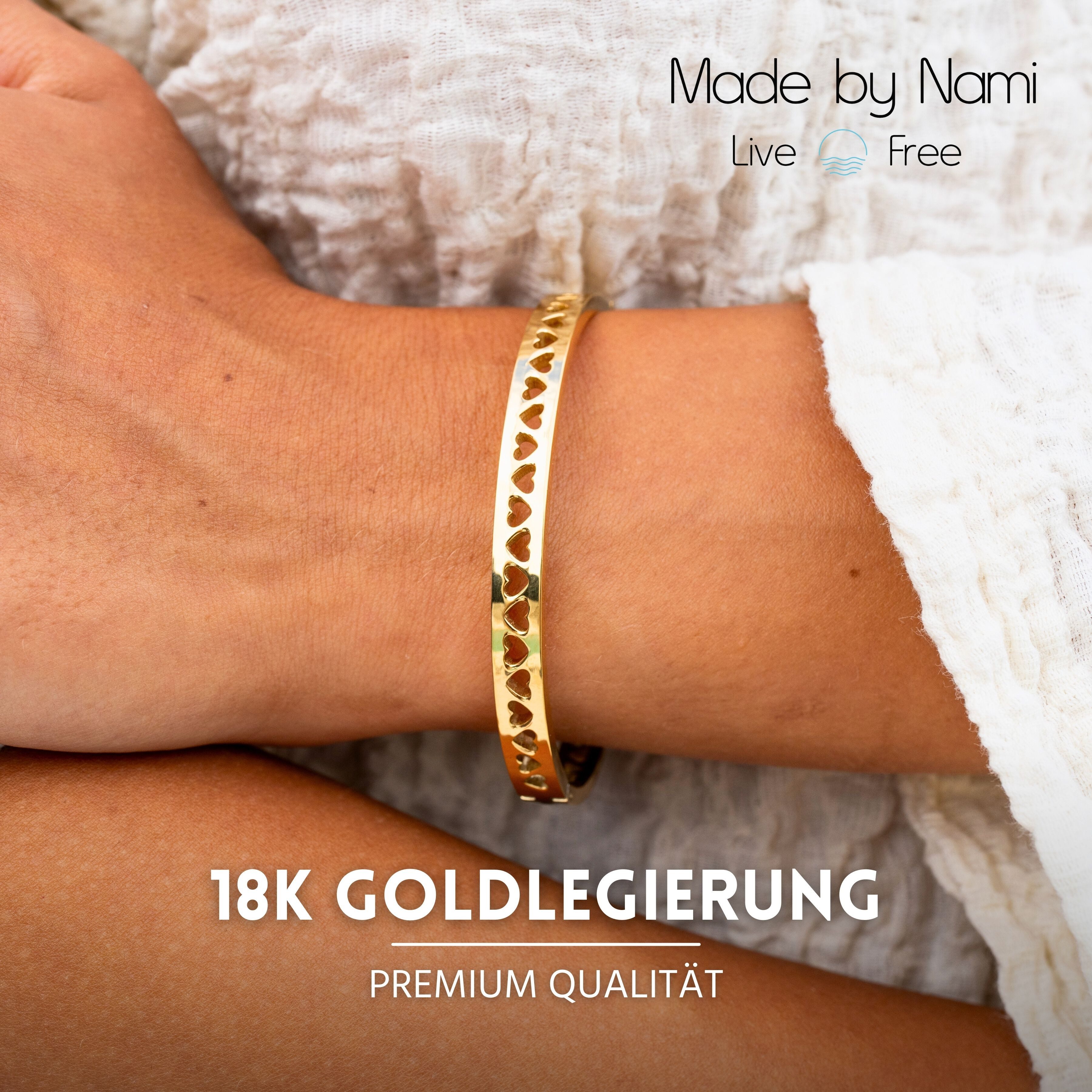 Made by Nami Armreif Damen Gold Edelstahl eingravierte Herzen 5,8 cm, aus Edelstahl – mit Herzgravur – 5,8 cm Durchmesser