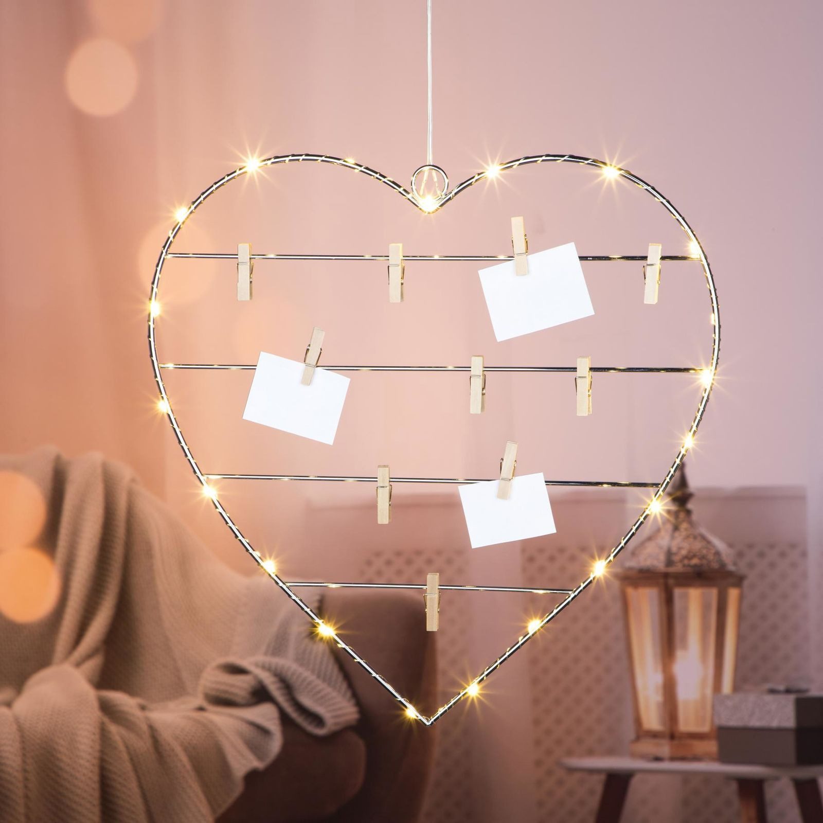 Gravidus LED Dekoobjekt LED Herz 20 warmweiße LEDs mit Holzklammern silber batteriebetrieben