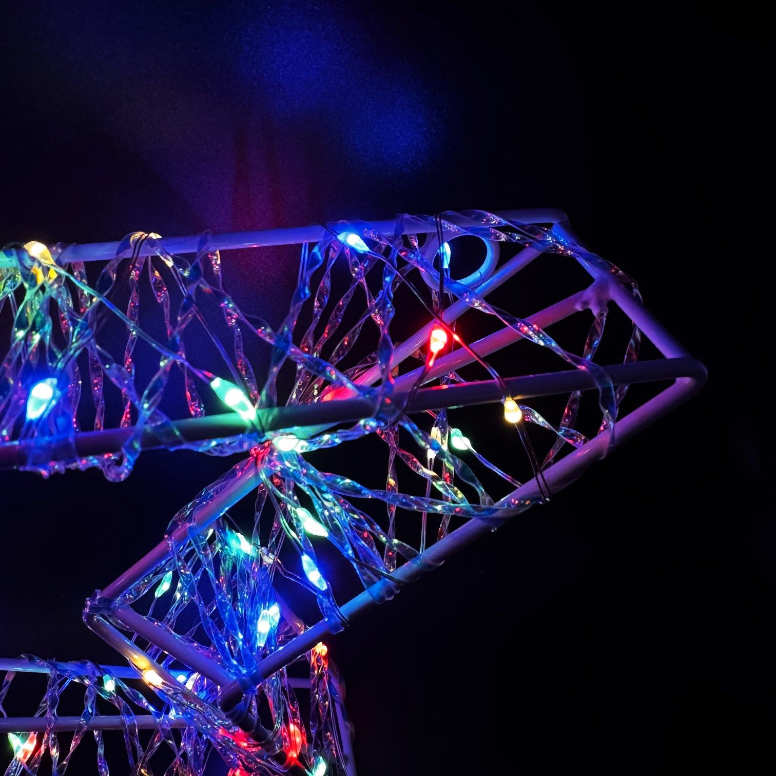 Online-Fuchs LED Dekolicht 2er Set LED Weihnachtssterne mit Folieneffekt - Outdoor geeignet, LED-Lichterkette mit Funkeleffekt möglich, warmweiß beleuchtet, Leu – Bild 4 von 5