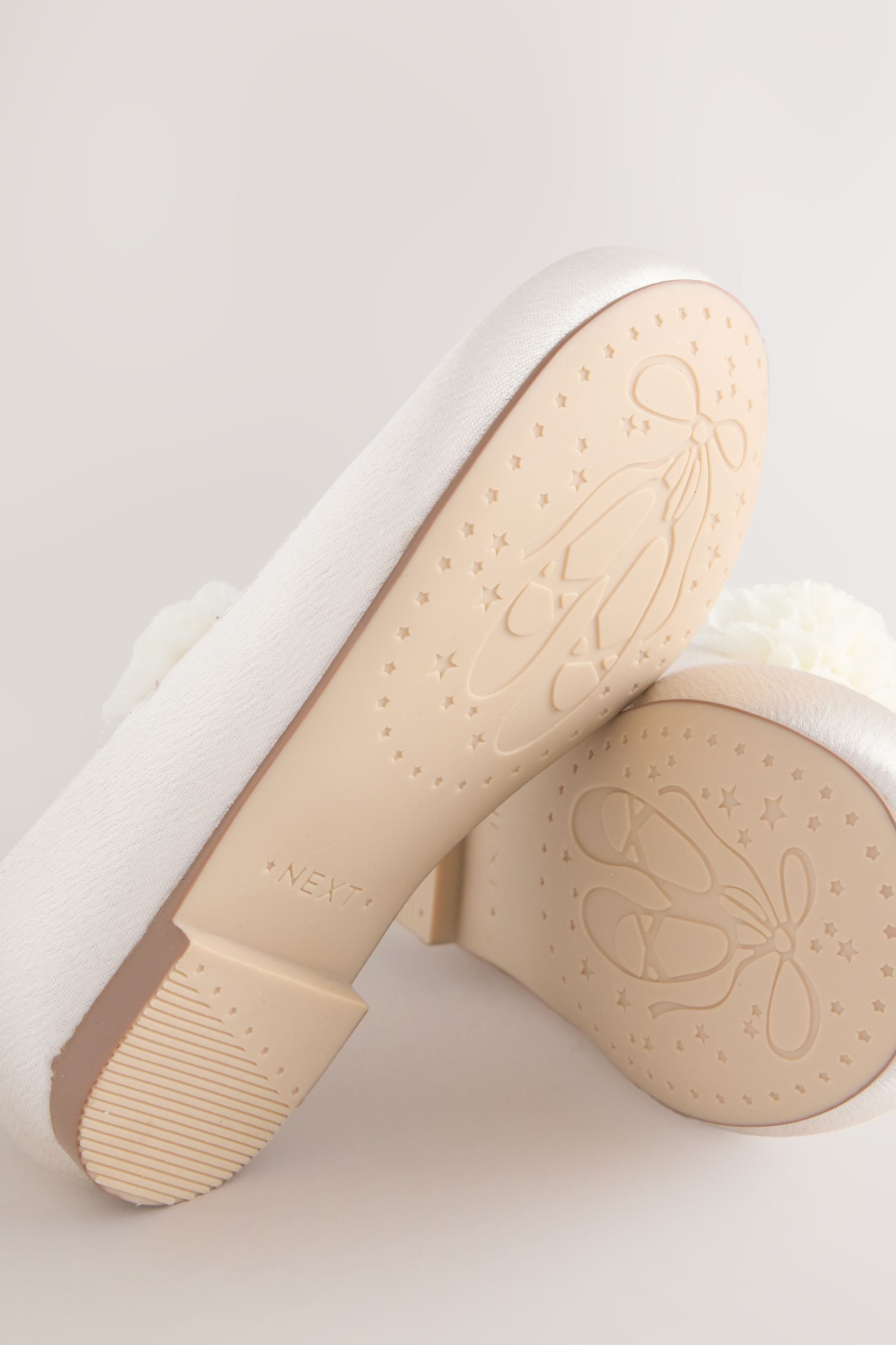 Next Festliche Mary-Jane-Schuhe mit Satinschleife Mary-Jane-Schuhe – Bild 2 von 5