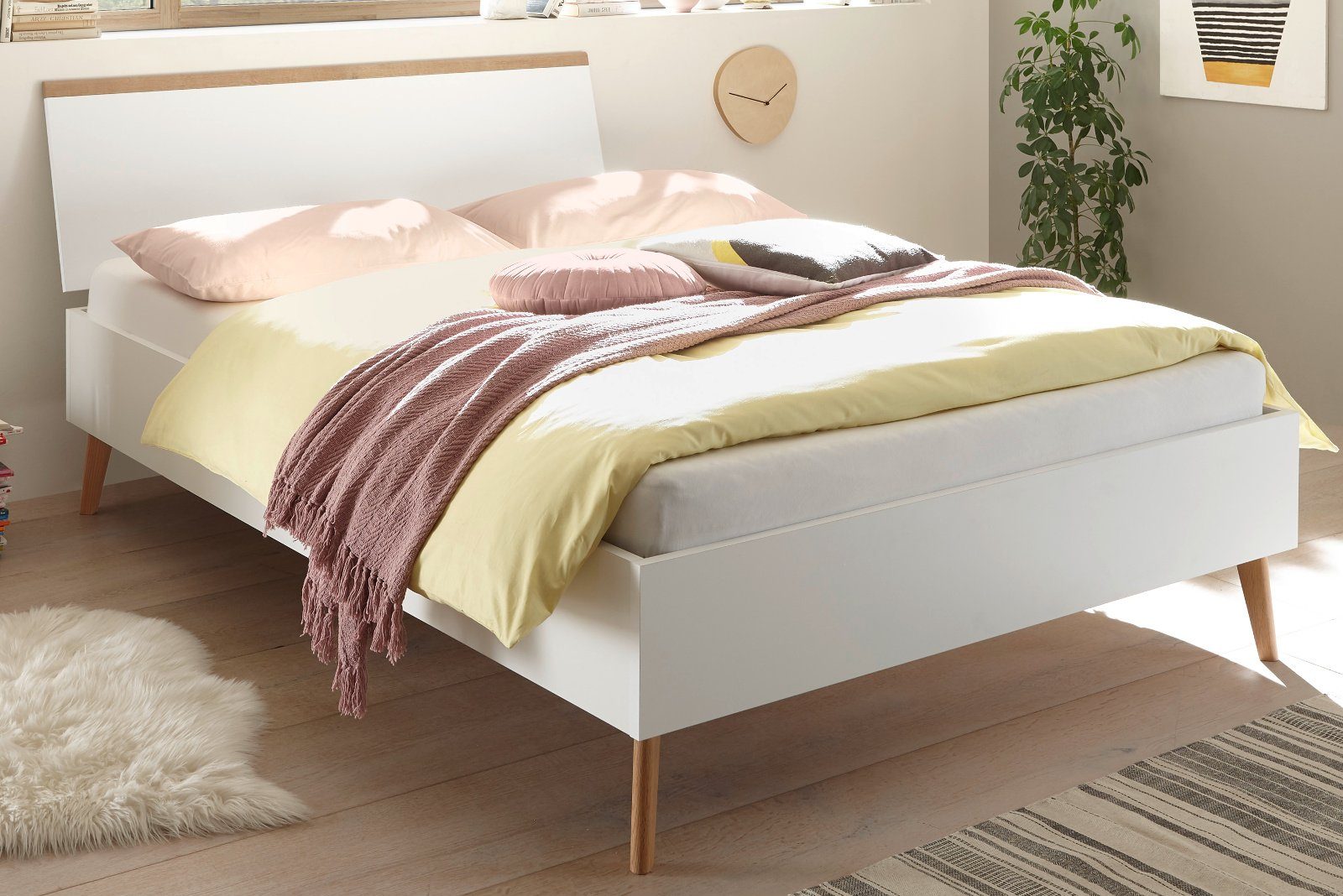 Furn.Design Einzelbett Helge (Einzelbett in weiß mit Eiche Riviera, Liegefläche 140 x 200 cm), skandinavisches Design