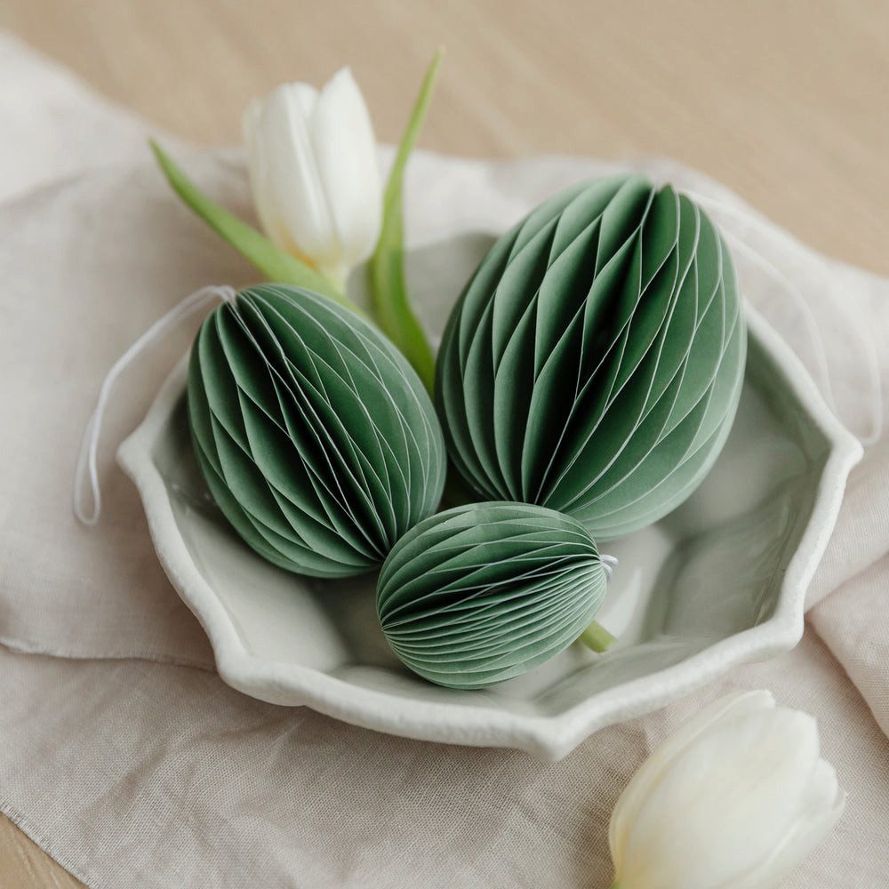 studio mkono Dekoobjekt Osterei aus Papier zum Aufhängen in grün