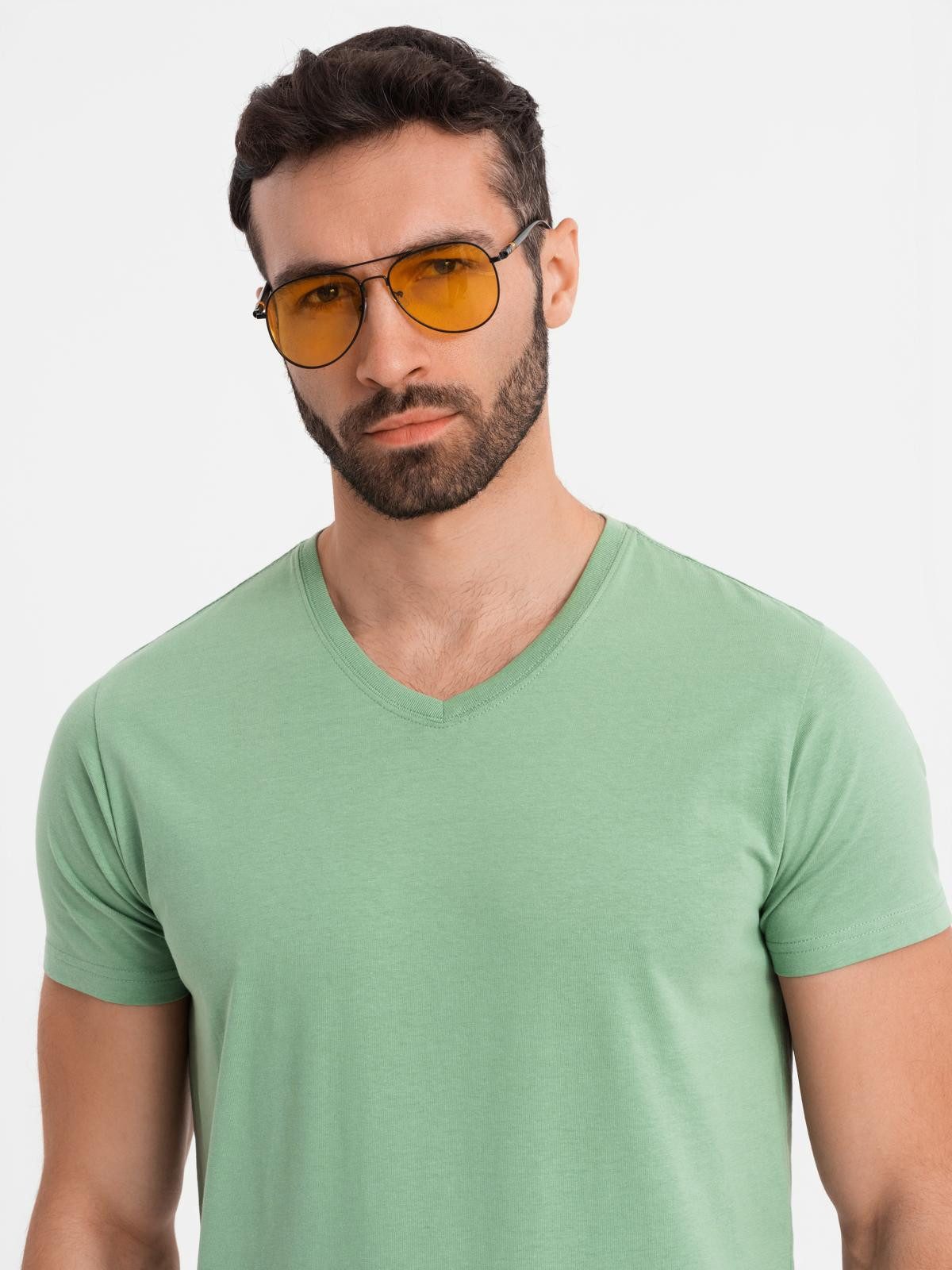 OMBRE T-Shirt BASIC Herren T-Shirt aus klassischer Baumwolle mit V-Ausschnitt Jacquard-Label mit Branding in der Seitennaht