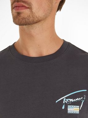 Tommy Jeans T-Shirt TJM REG METALLIC AOP TEE EXT mit großem Tommy Jeans Aufdruck