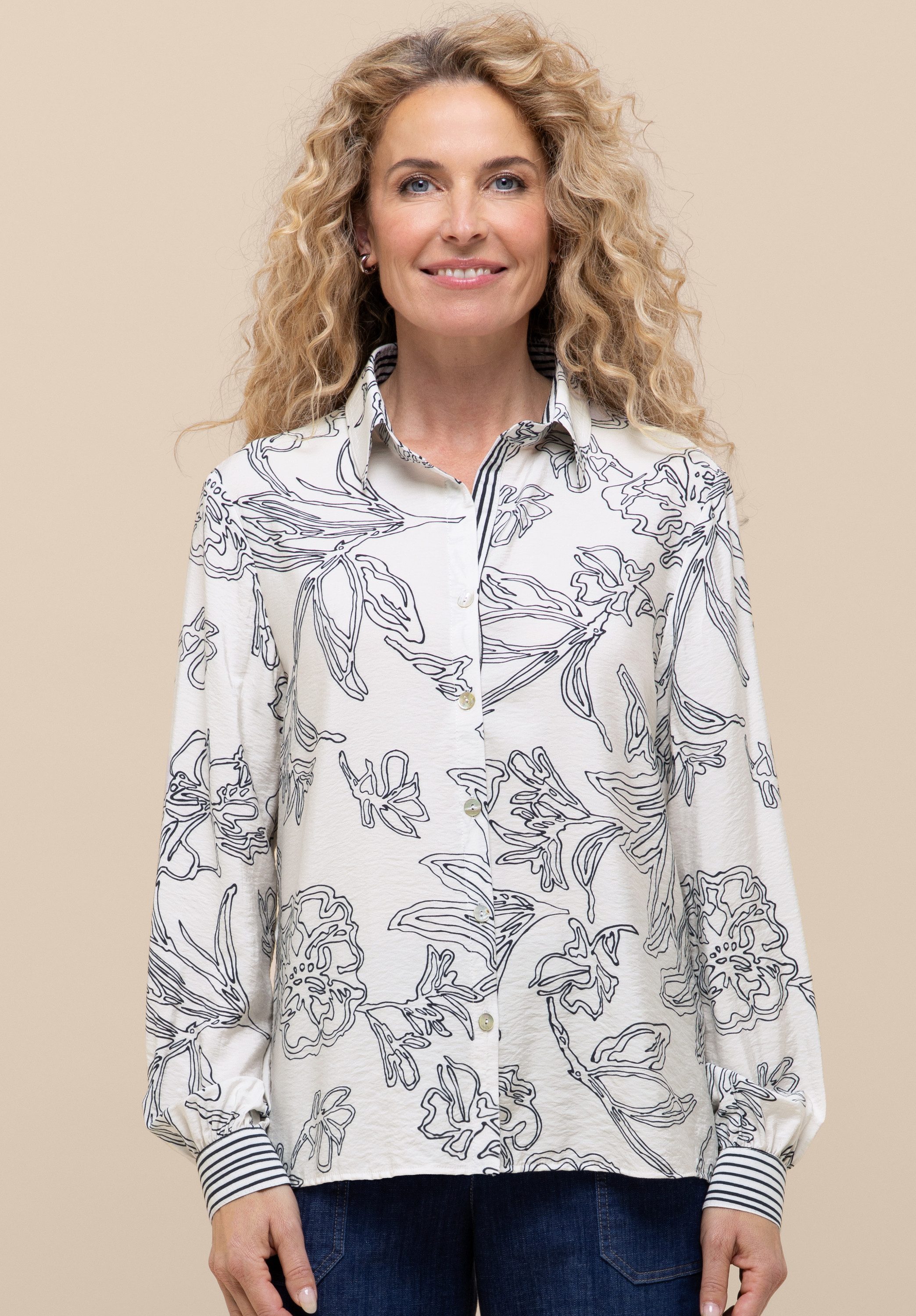 bianca Hemdbluse ADINA mit linearem Blumen-Dessin