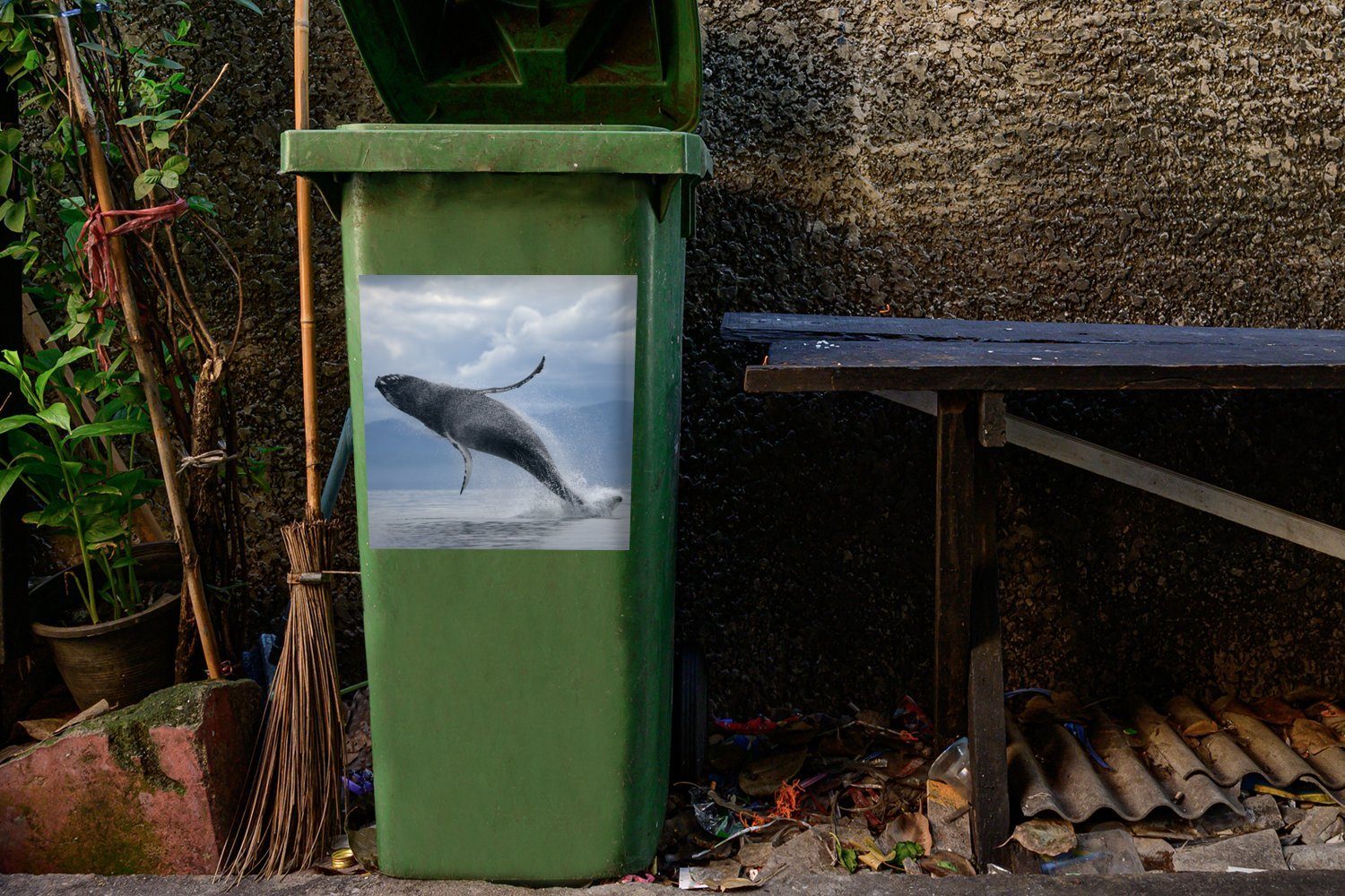 Mülleimer-aufkleber, St), Wasser Mülltonne, (1 der Wal, springt Wandsticker Sticker, dem MuchoWow aus Container, Abfalbehälter