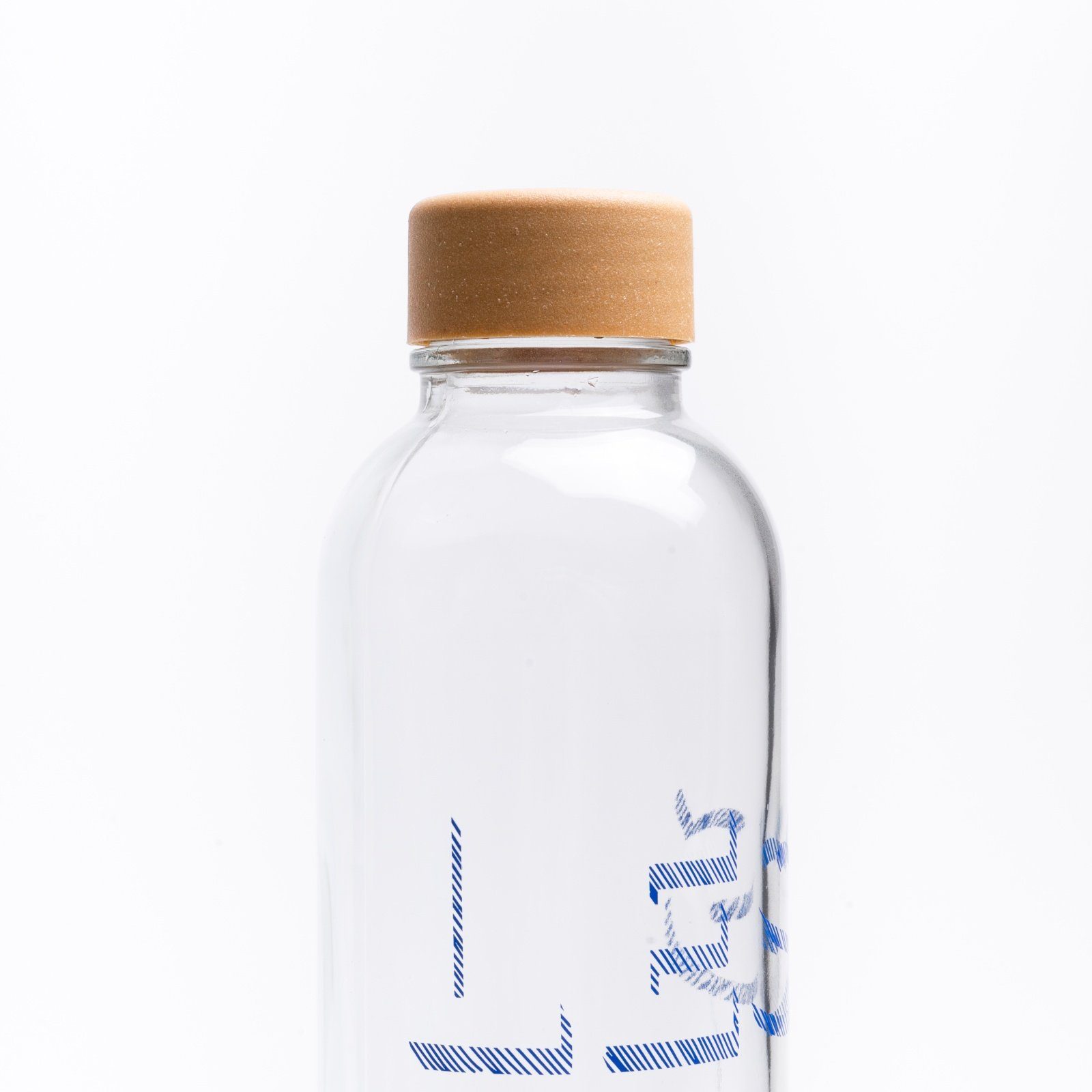 l Regional produziert MORE GLAS, CARRY LESS IS yogabox 0.7 Trinkflasche