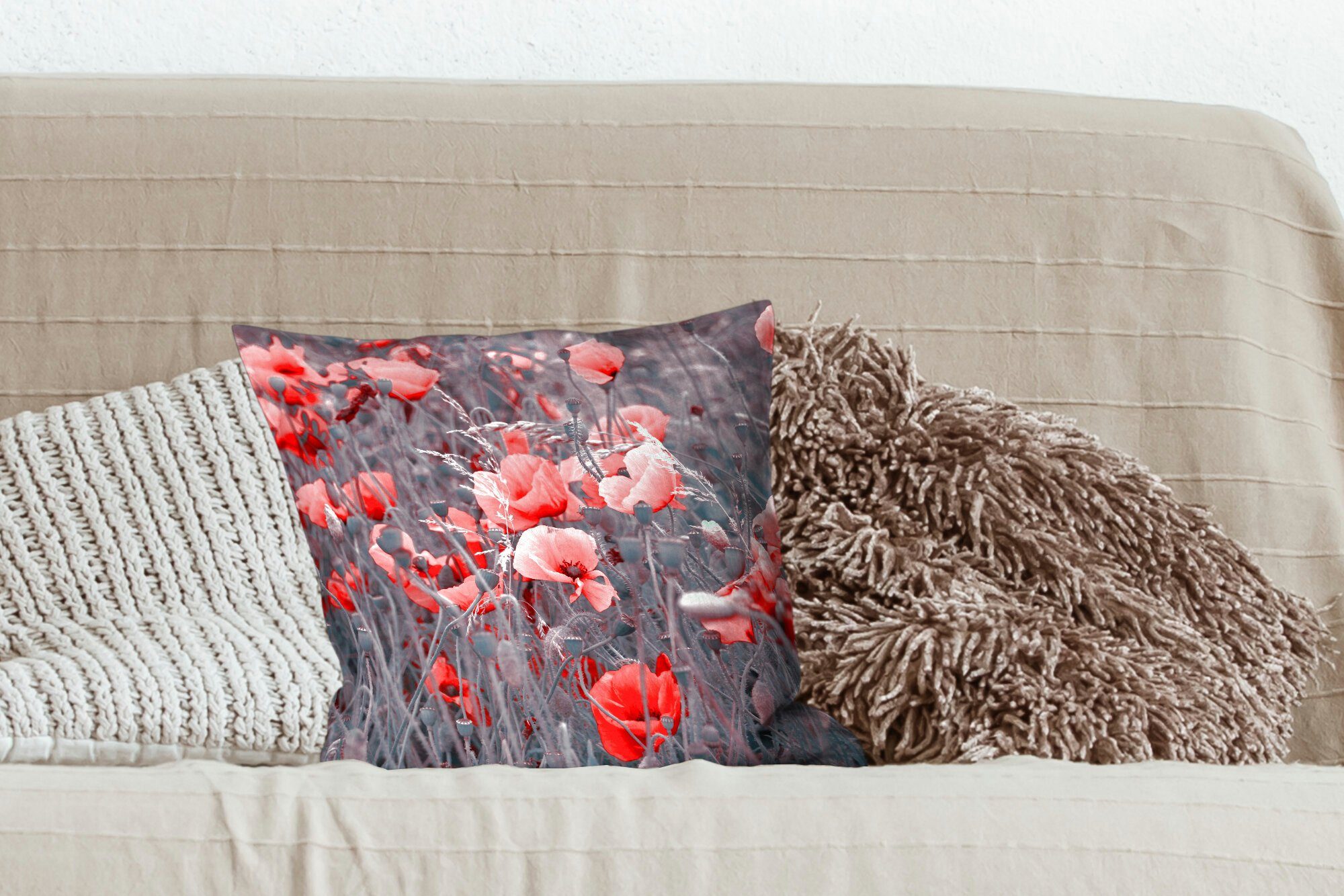 in MuchoWow einem Wohzimmer, Mohnblumen Sofakissen Füllung Schlafzimmer, Deko, für Schwarz-Weiß-Bild, mit Dekokissen Zierkissen Rote