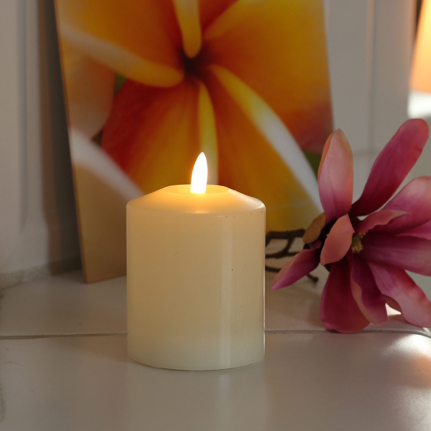 MARELIDA LED-Kerze Stumpenkerze Echtwachs flackernd H: 11,5cm D: 7,5cm Timer creme, LED Classic, warmweiß (2100K bis 3000K)