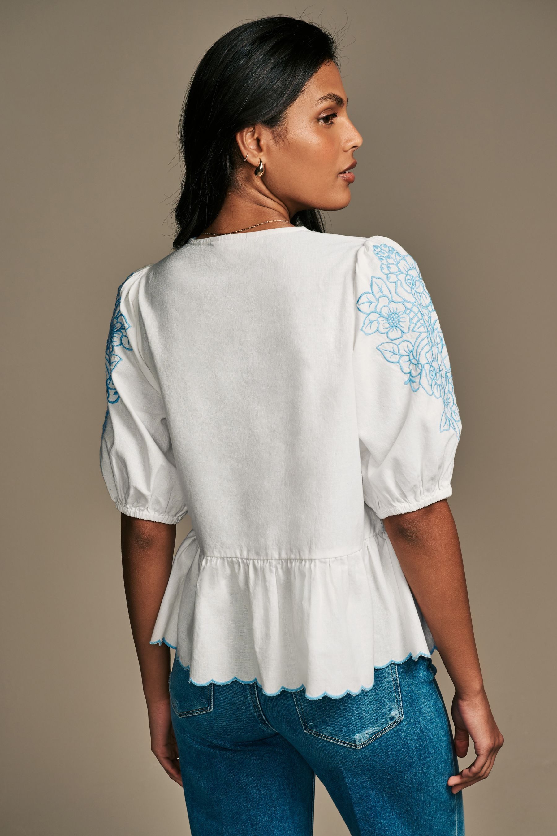 LAURA ASHLEY Blusenshirt Laura Ashley Bluse mit Stickerei + Bindeschleife ( günstig online kaufen