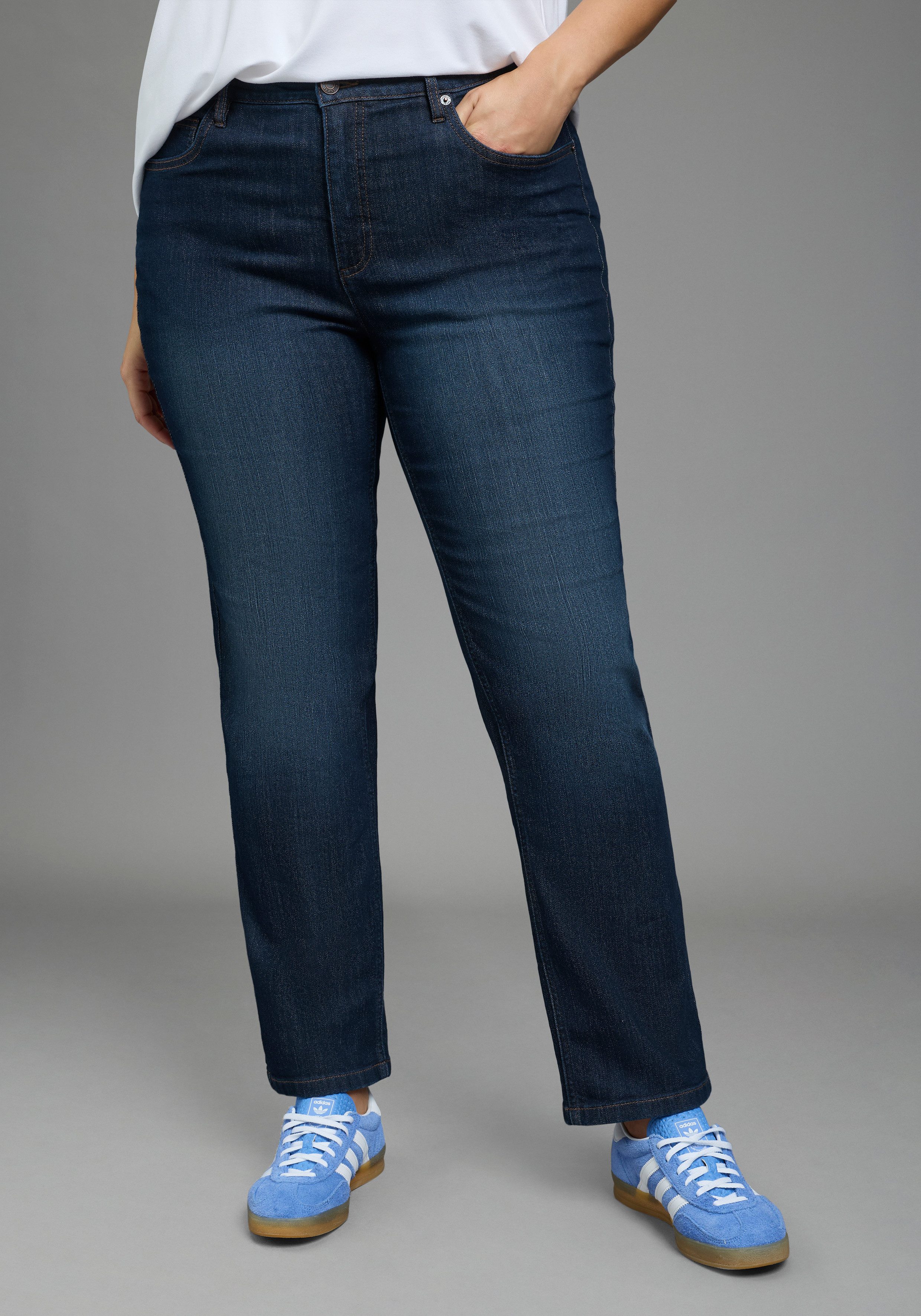 Laura Scott CURVE Gerade Jeans Große Größen Straight-Fit, gerader Beinverlauf, hohe Leibhöhe. € 59,99, (€ 59,99 pro 1 Stk).