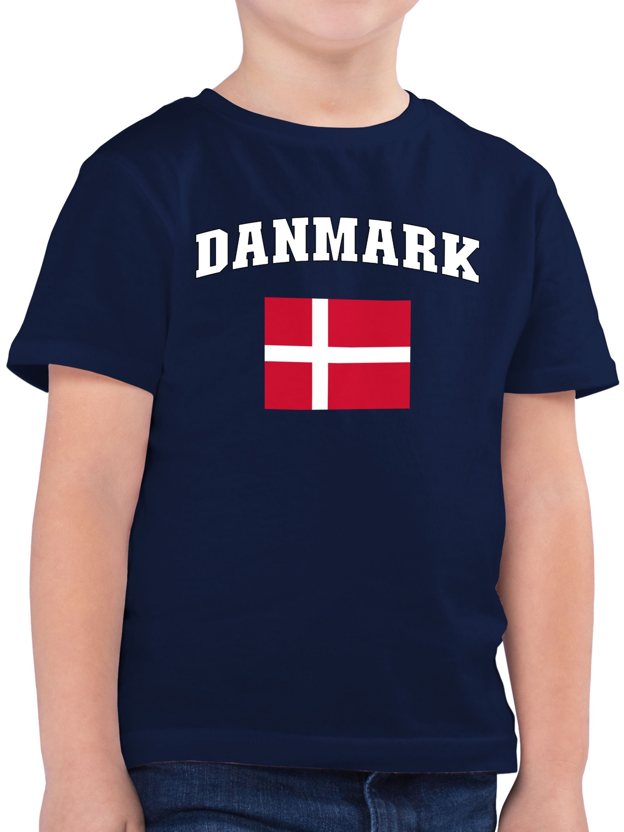 Shirtracer T-Shirt Danmark Schriftzug mit Flagge, Denmark, Dänemark, Kongeriget Danmar (1-tlg) 2026 Fussball WM Fanartikel