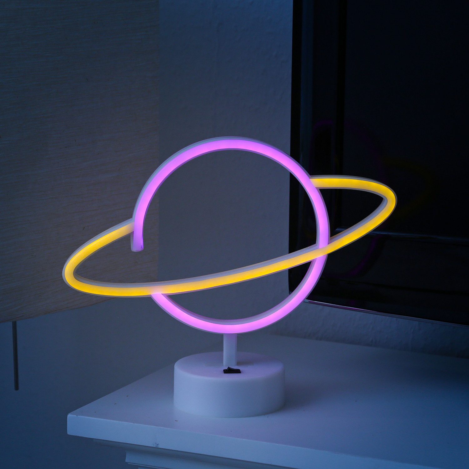 SATISFIRE LED Dekolicht LED Neonlicht Planet Saturn Neonschild Leuchtfigur Batterie 24cm, LED Classic, mehrfarbig / bunt