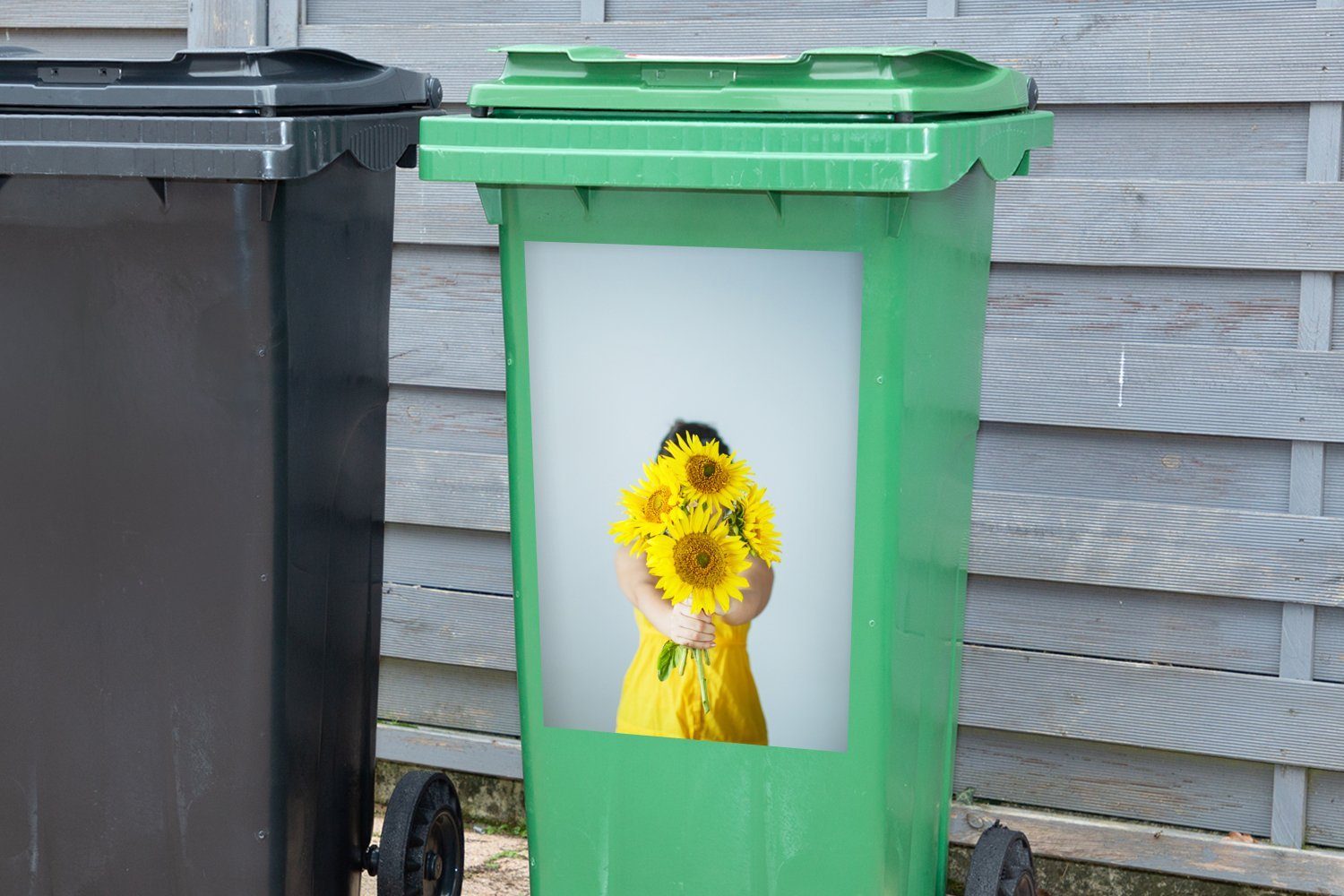 MuchoWow Wandsticker Mülltonne, Container, Mülleimer-aufkleber, - Sticker, Abfalbehälter Blumen - St), (1 Sonnenblume Frau