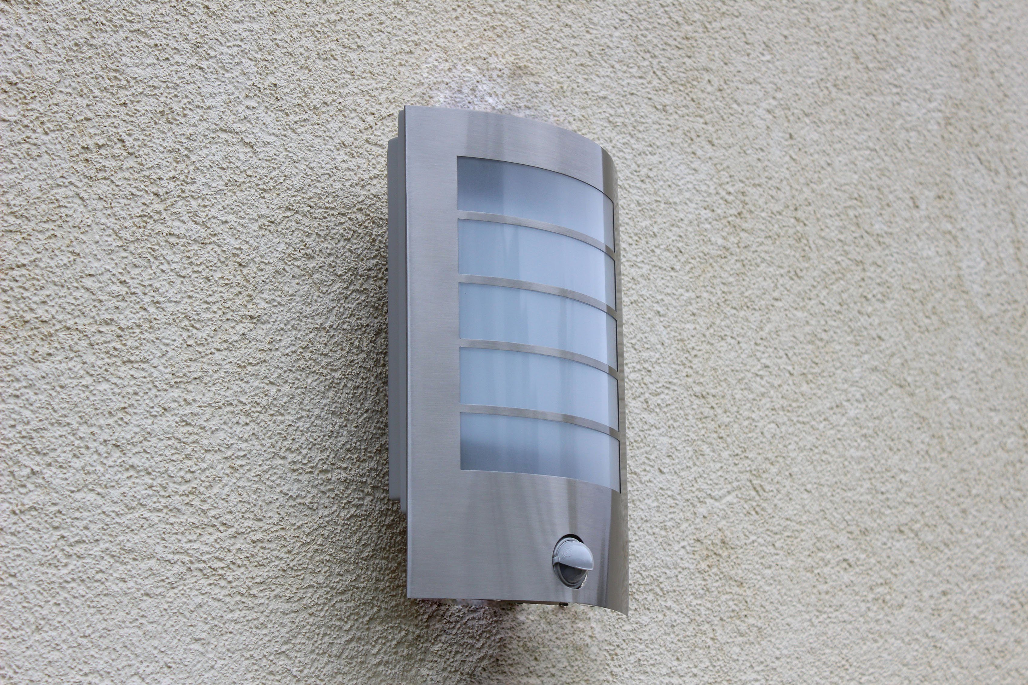 LUTEC LED Außen-Wandleuchte SLIM, LED Bewegungsmelder, Warmweiß, fest Bewegungsmelder integriert
