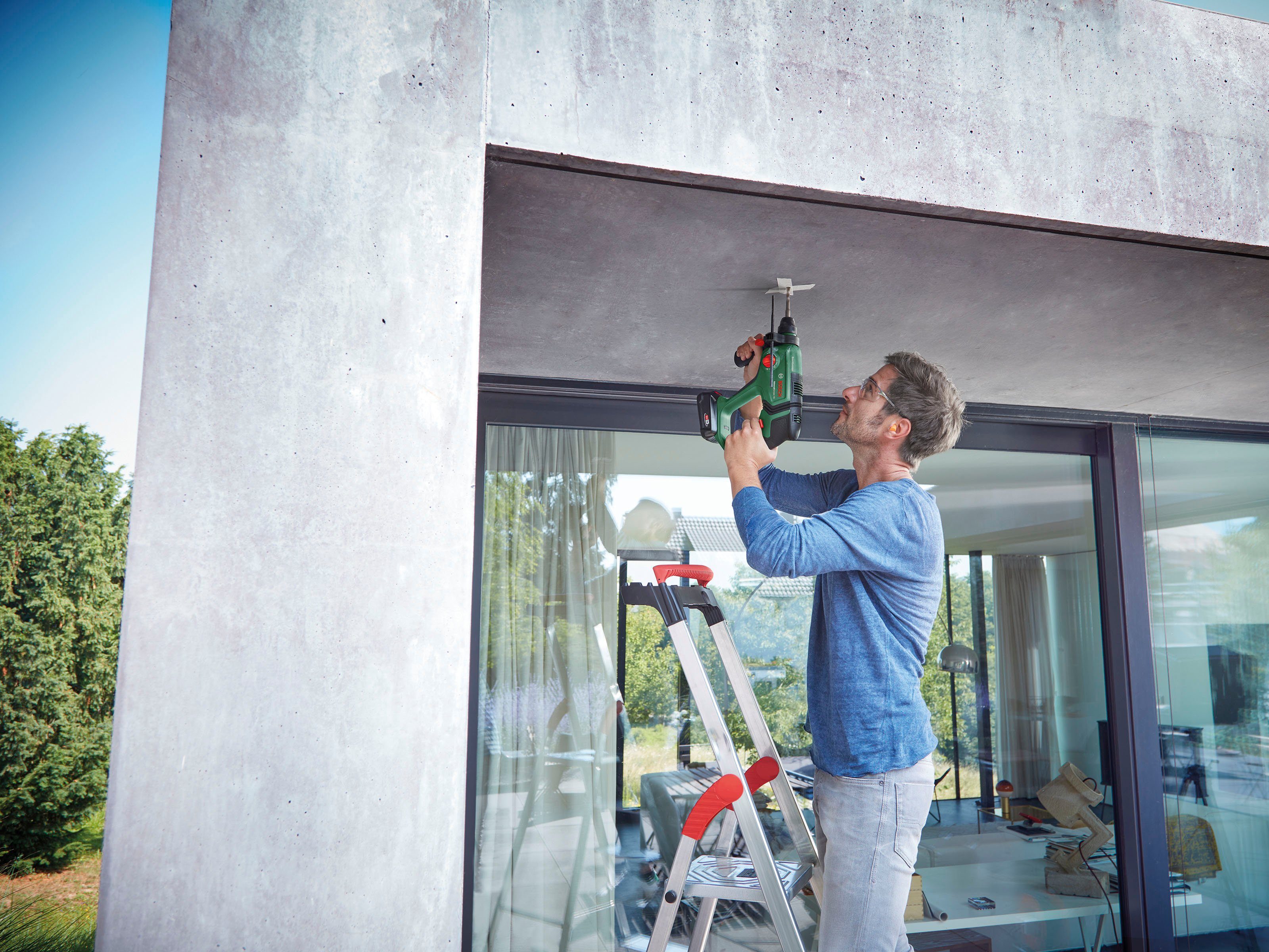 2 und Bosch Garden Akkus Home 1 Ladegerät mit AL 18V/2,5Ah UniversalHammer, Akku-Bohrhammer &