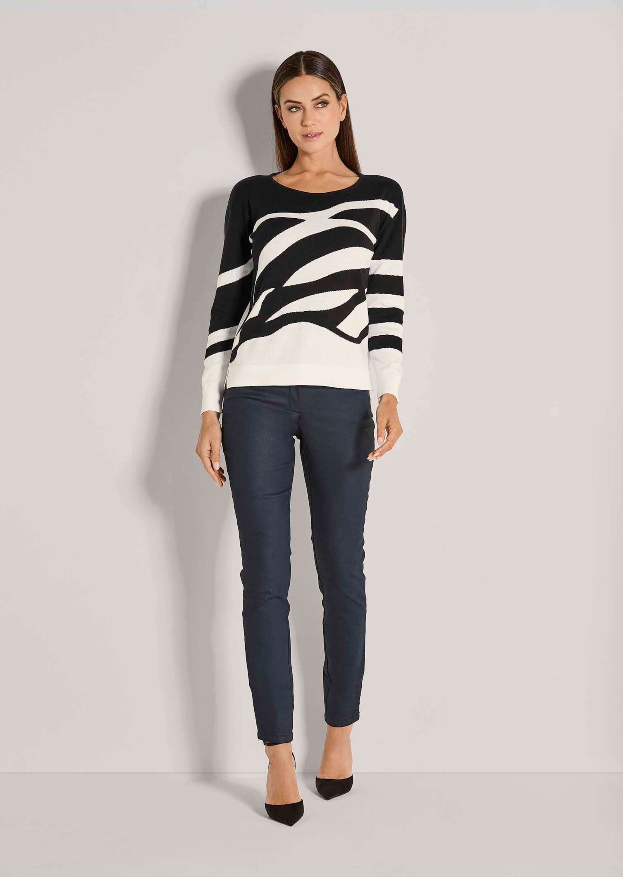MADELEINE Strickpullover Sommer-Pullover mit Intarsien-Design Gestreiftes Muster und klassischer Rundhalsausschnitt als Eyecatcher