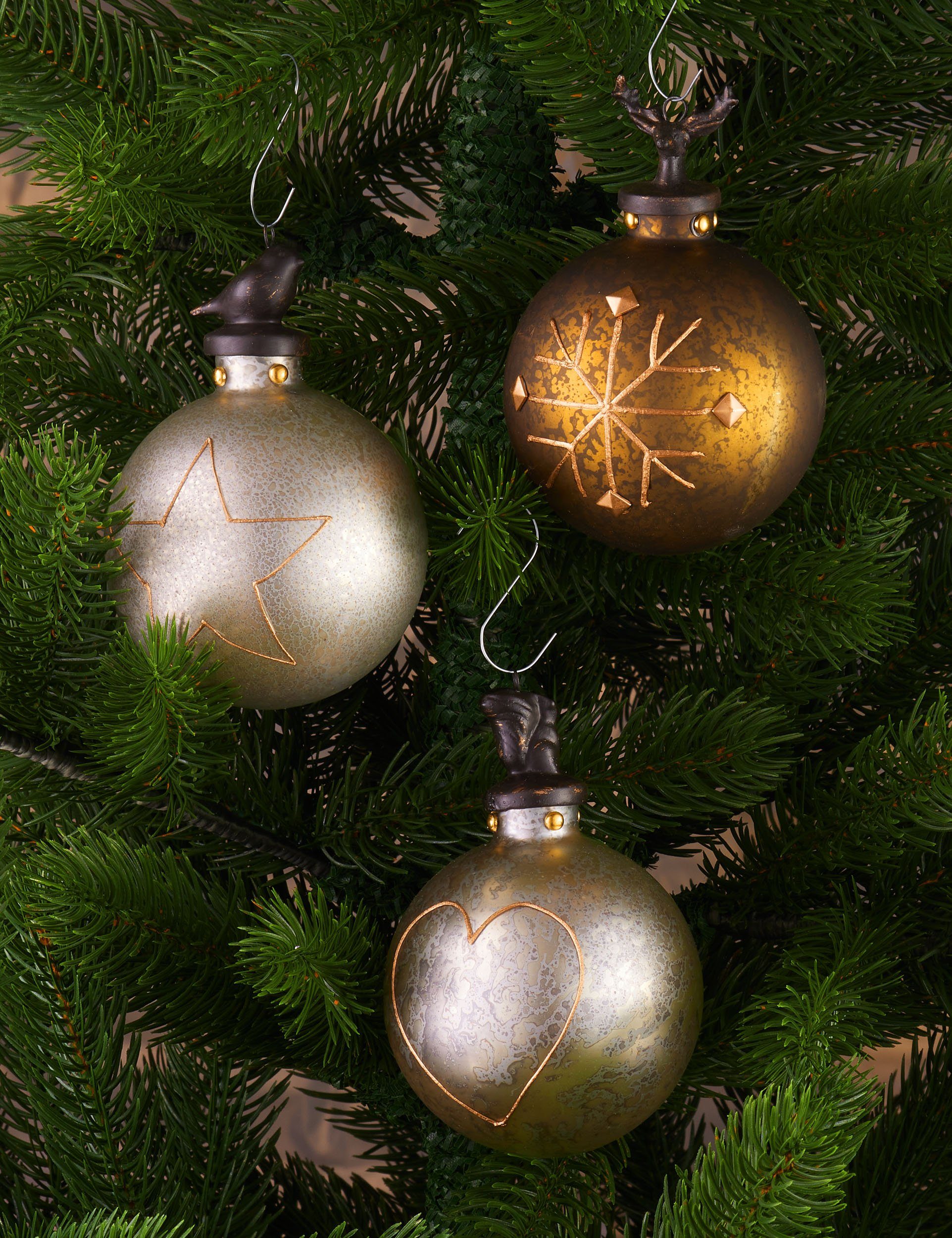 BRUBAKER Weihnachtsbaumkugel 3er Set Weihnachtskugeln - Premium Glas Baumkugeln mit Porzellan Figur (3 St), Moderne Weihnachtsdekoration - 8 cm Christbaumkugeln Christbaumschmuck