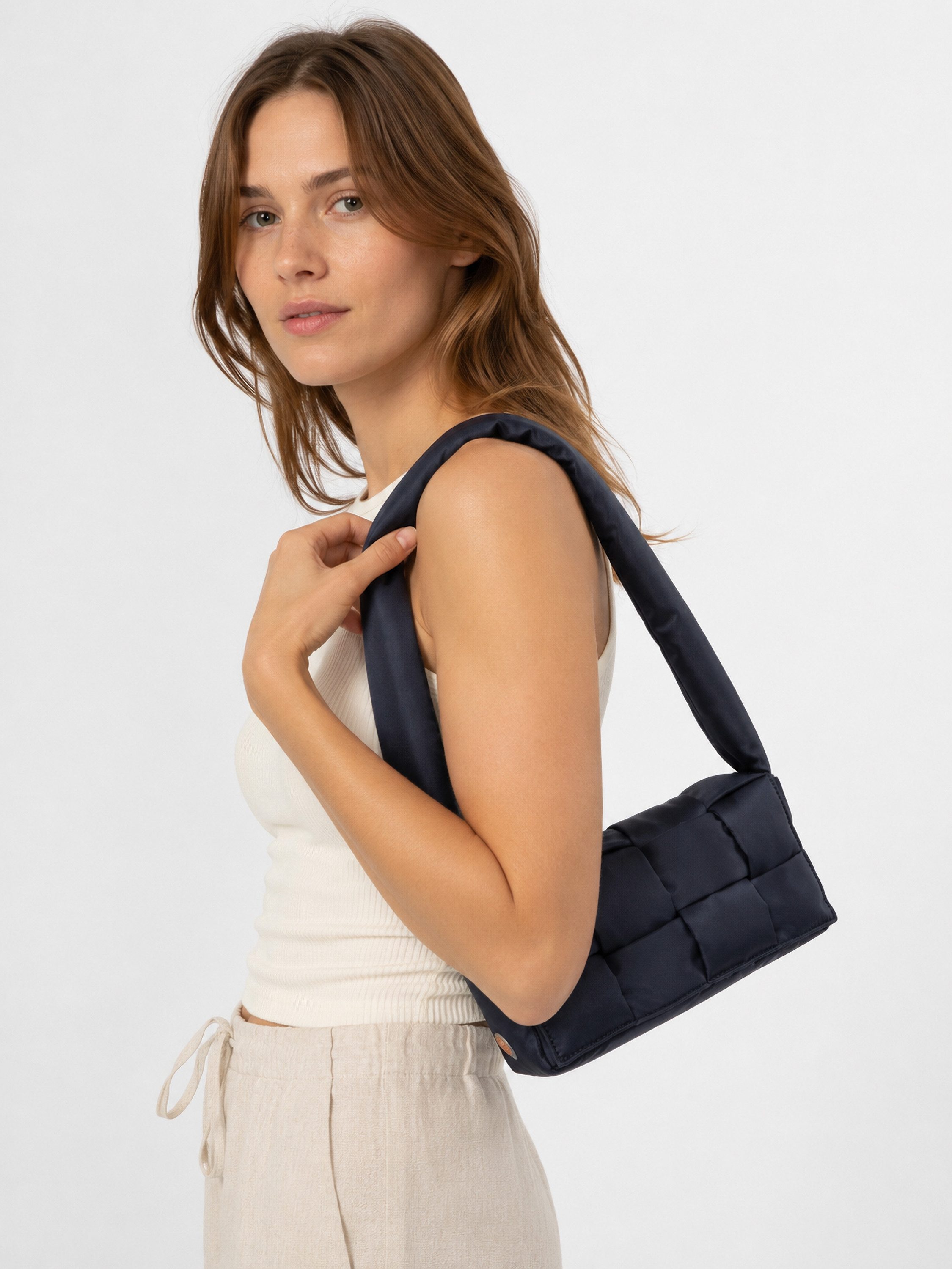 COLLEZIONE ALESSANDRO Schultertasche Recycle, aus Recycling Nylon – Bild 2 von 4
