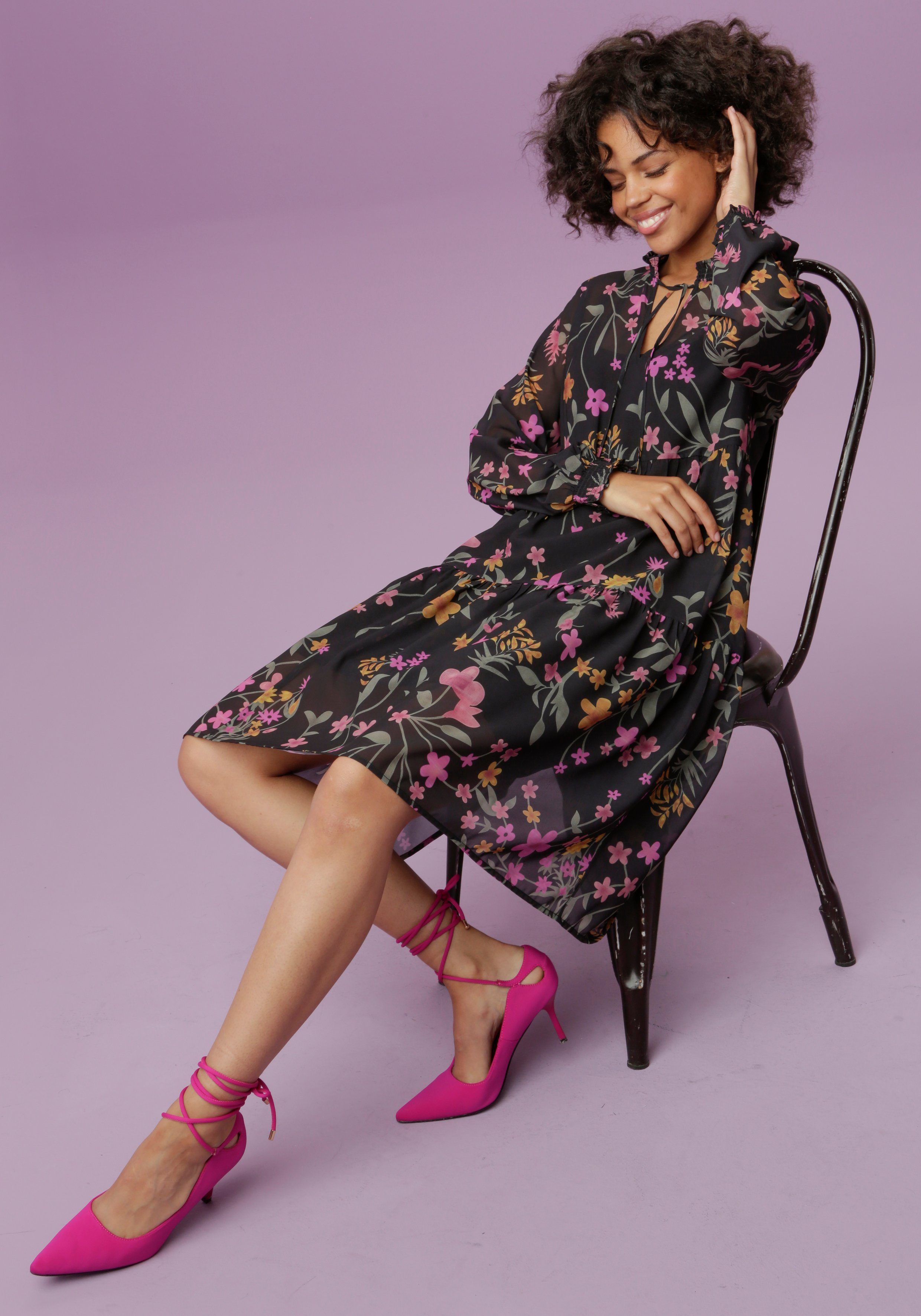 Aniston CASUAL Blusenkleid mit farbenfrohem Blumenstruck