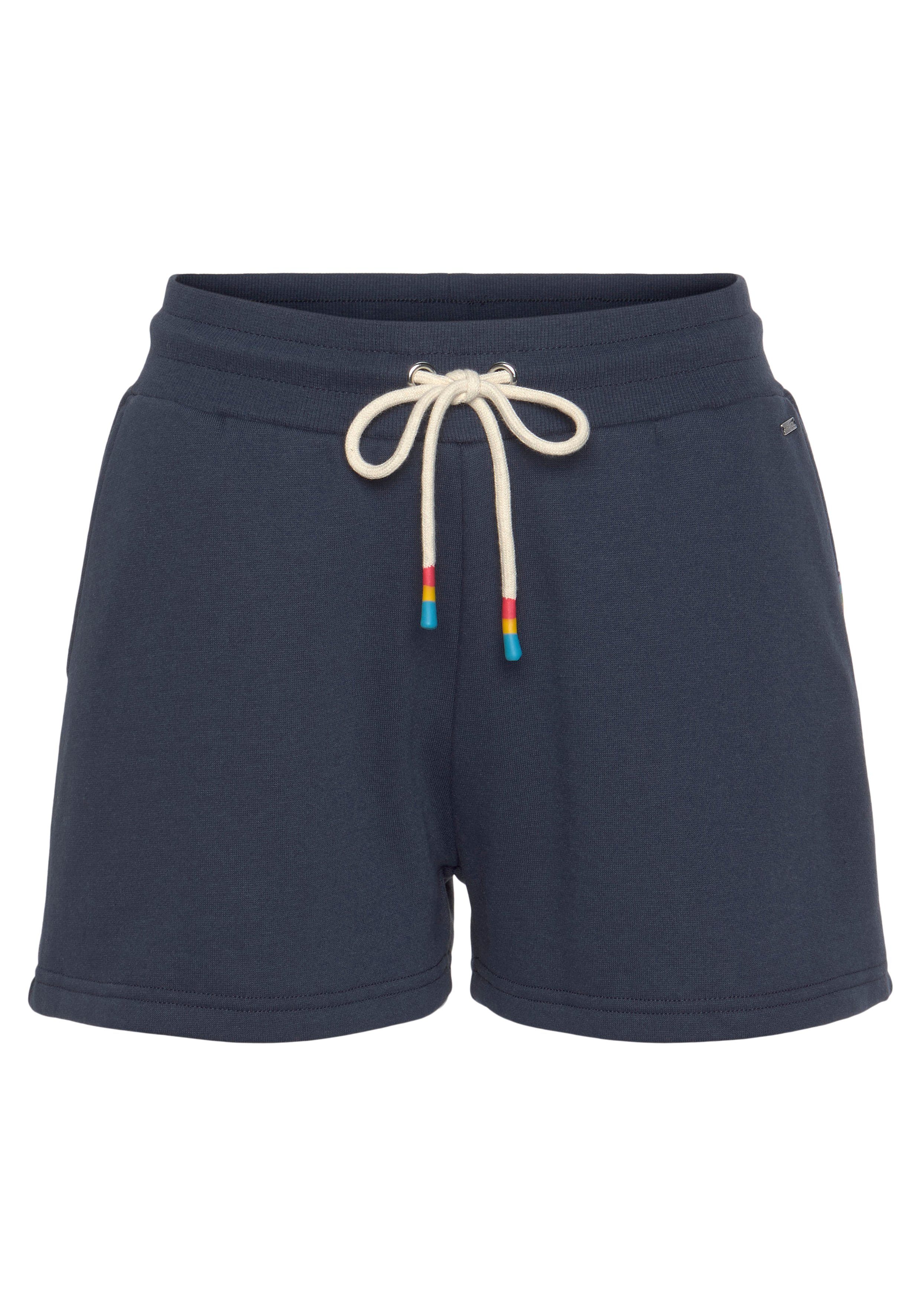 LASCANA Relaxshorts Pride mit Regenbogen-Label