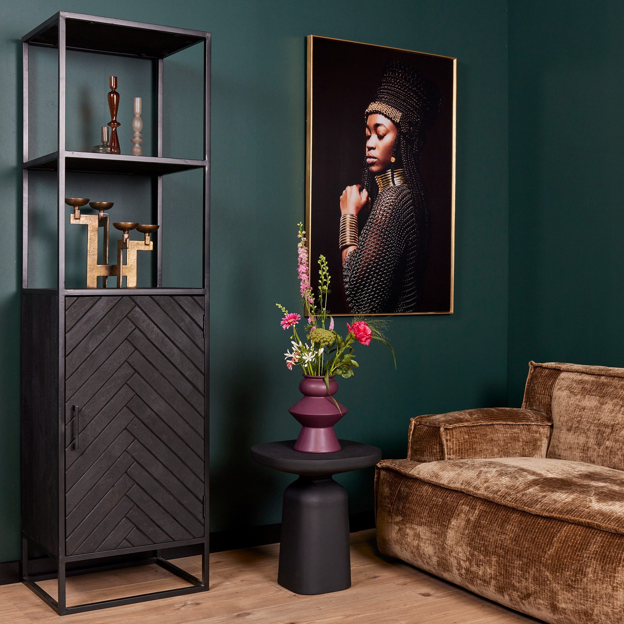 Villa Möbel Regal, Packung 1-tlg., Massives Mangoholz Schwarzlack mit Fischgräten-Tür und Metallrahmen