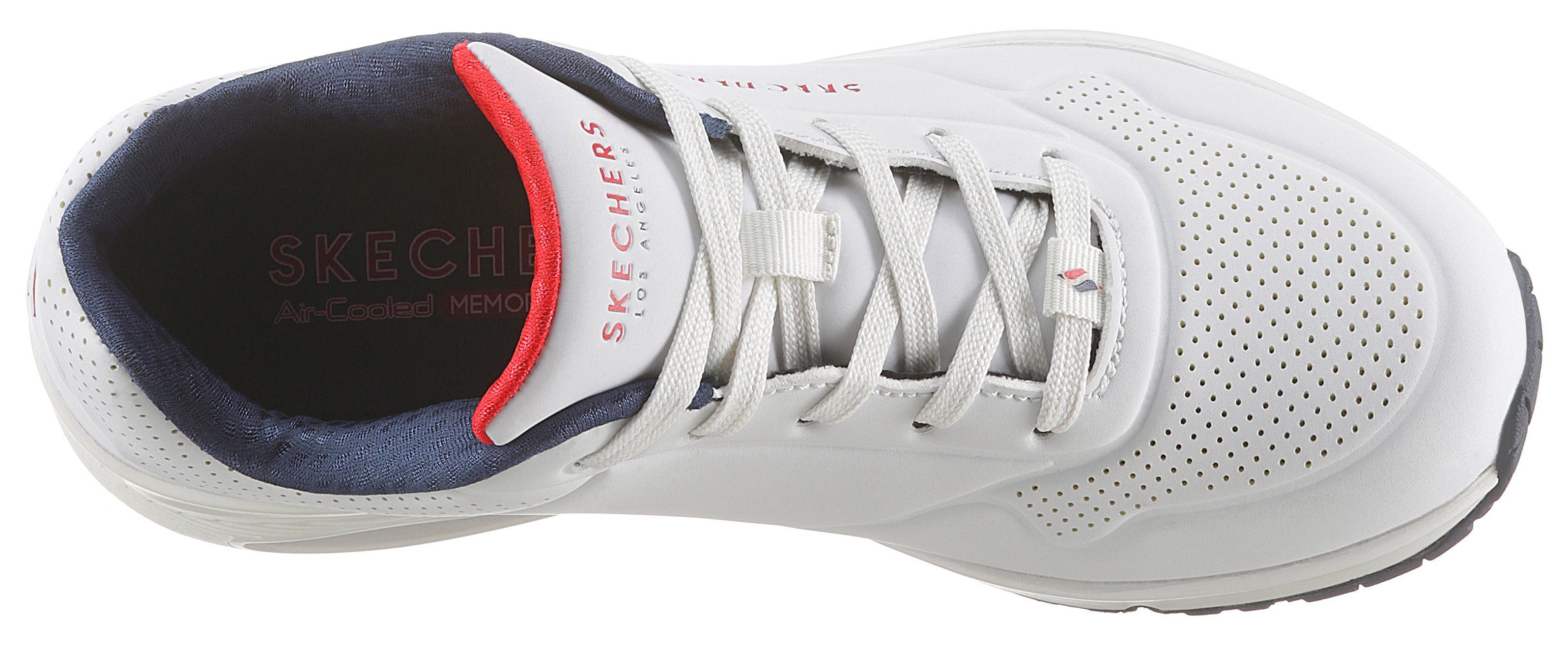 Skechers - Perforation Wedgesneaker white on feiner mit Uno Air Stand