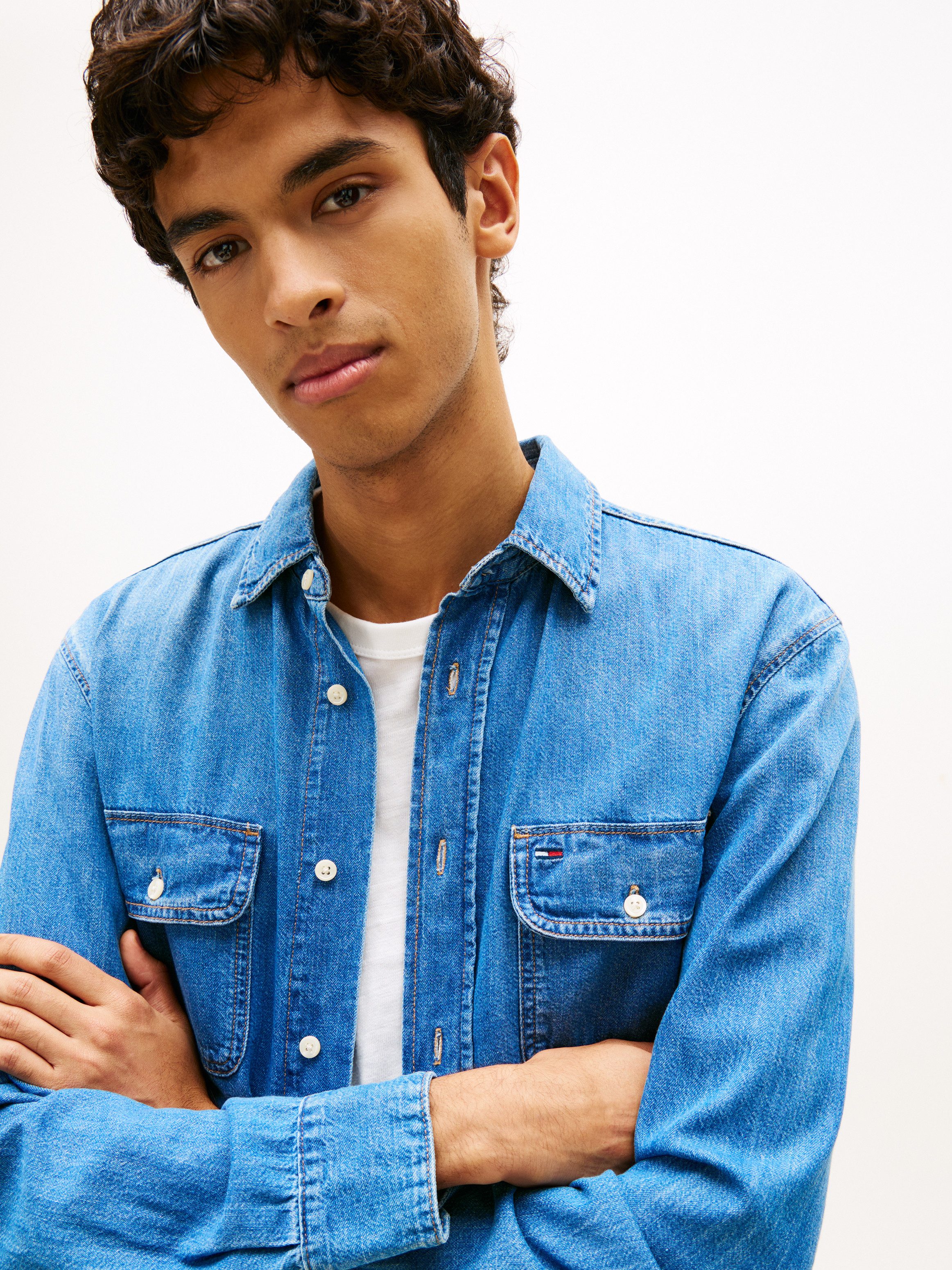 Tommy Jeans Jeanshemd RELAXED DENIM SHIRT Relaxed fit mit Brusttaschen günstig online kaufen
