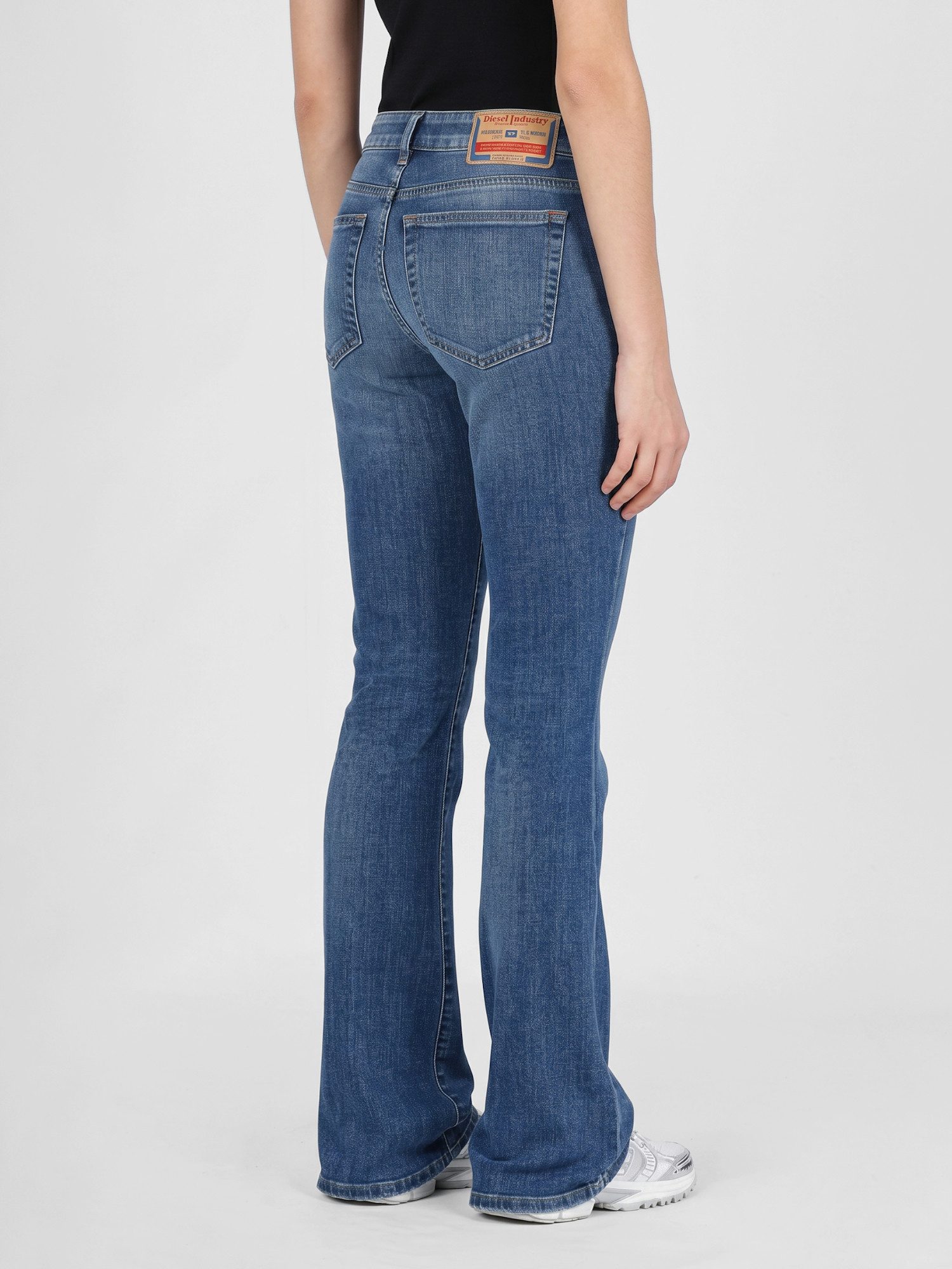 Diesel Bootcut-Jeans schmale, ausgestellte Beinform - D-EBBEY 09L02 Extra-lang für einen ausgeprägten Faltenwurf