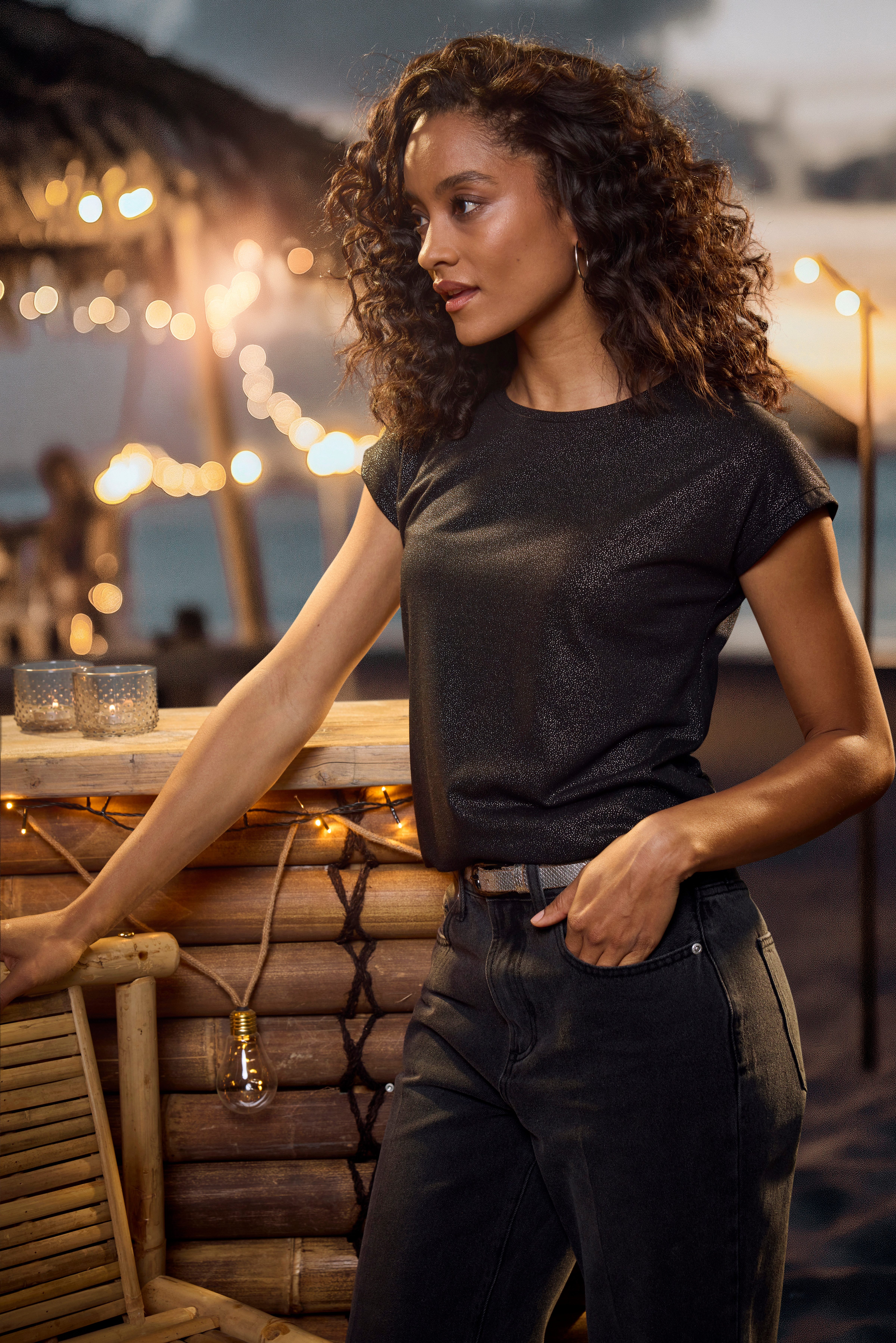 Vivance by Lascana Rundhalsshirt mit dezentem Glitzerdruck aus elastischer Jersey-Qualität mit Viskose – Bild 5 von 5
