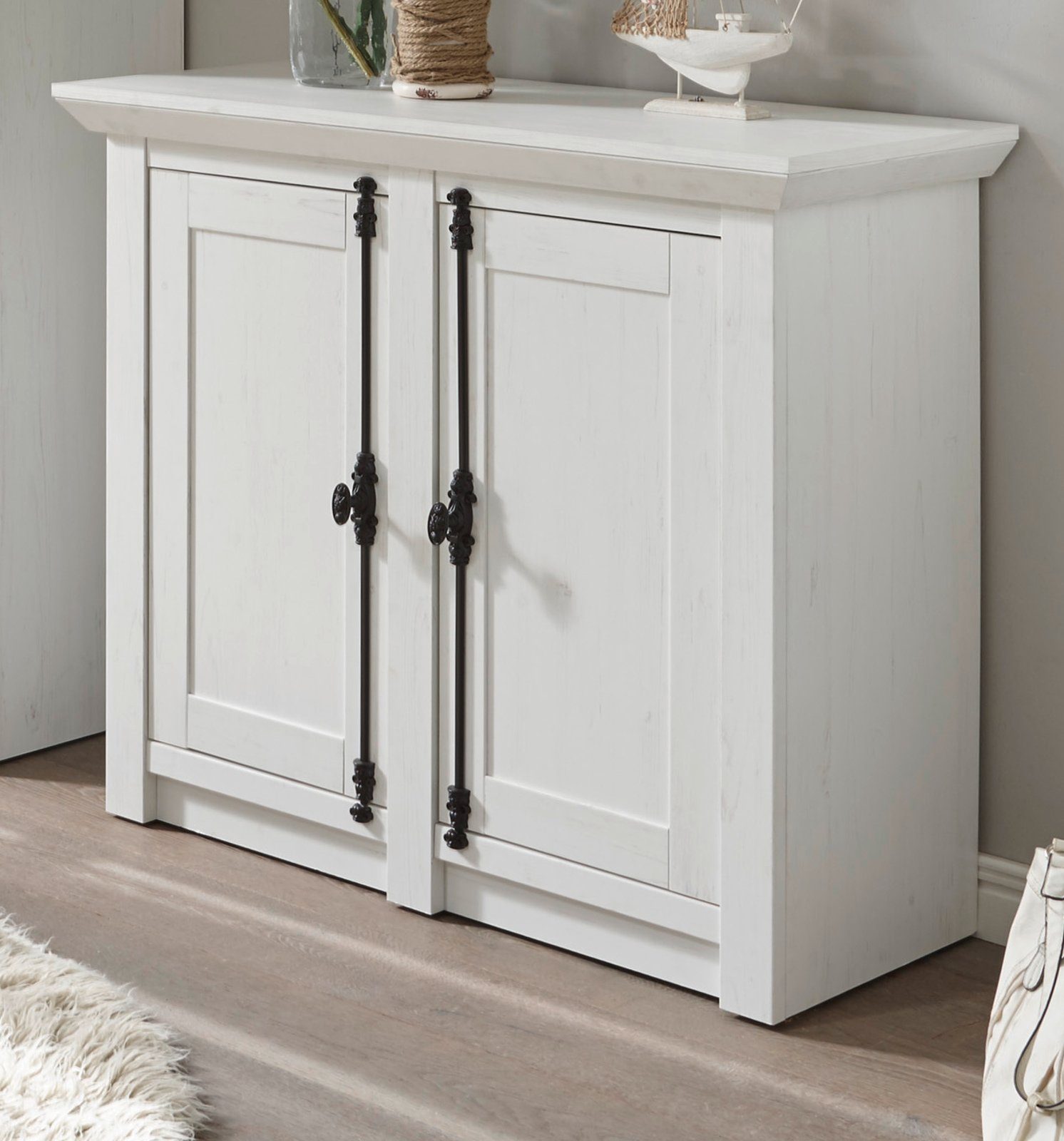 Furn.Design Kommode Hooge (Schrank in weiß Pinie, 2-türig, 105 x 90 cm), Landhausstil