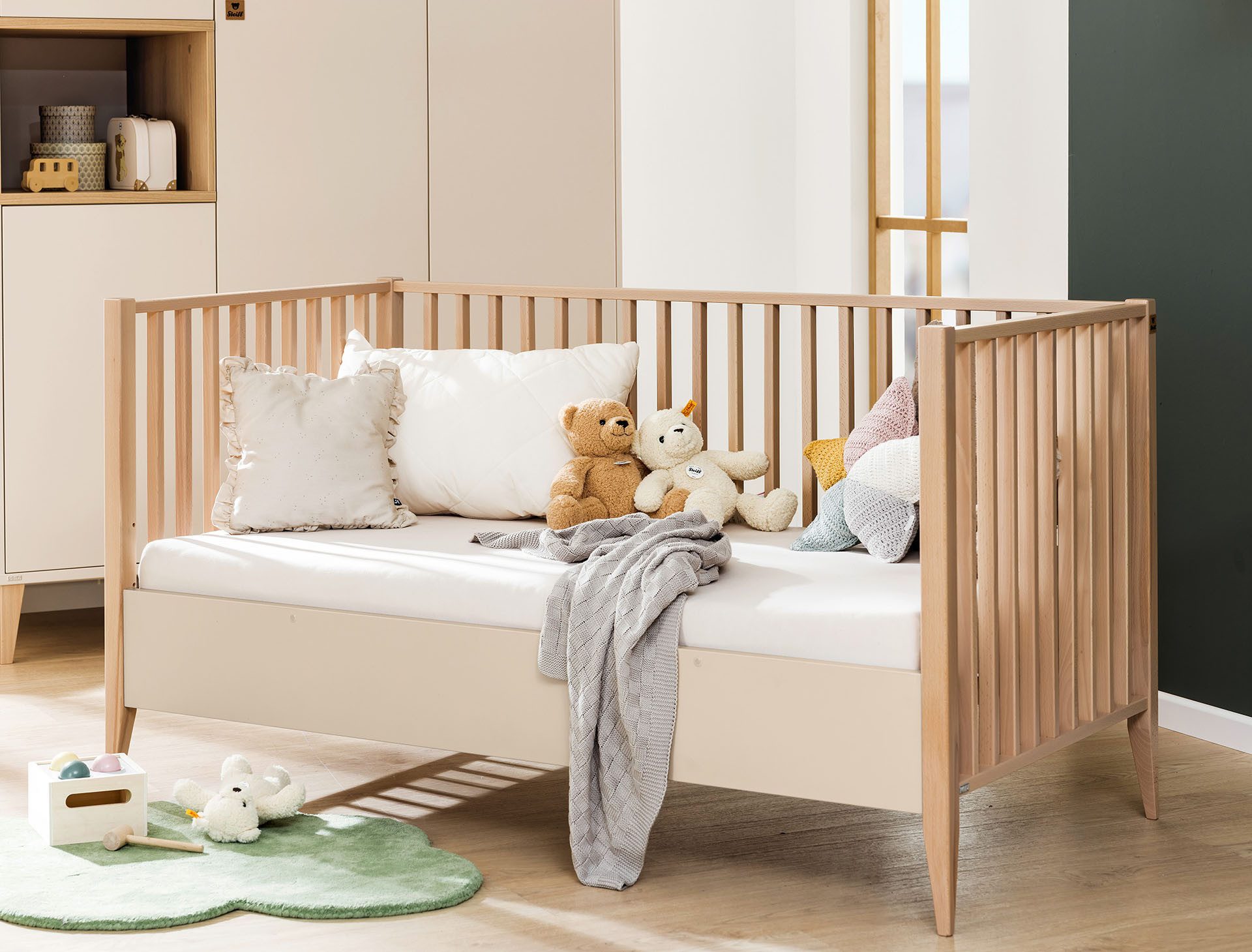 PAIDI Babybett MILA & BEN Steiff by PAIDI, 70x140cm, Buche Massivholz, Kinderbett, inkl. Lattenrost, Gitterbett höhenverstellbar, entnehmbare Sprossen