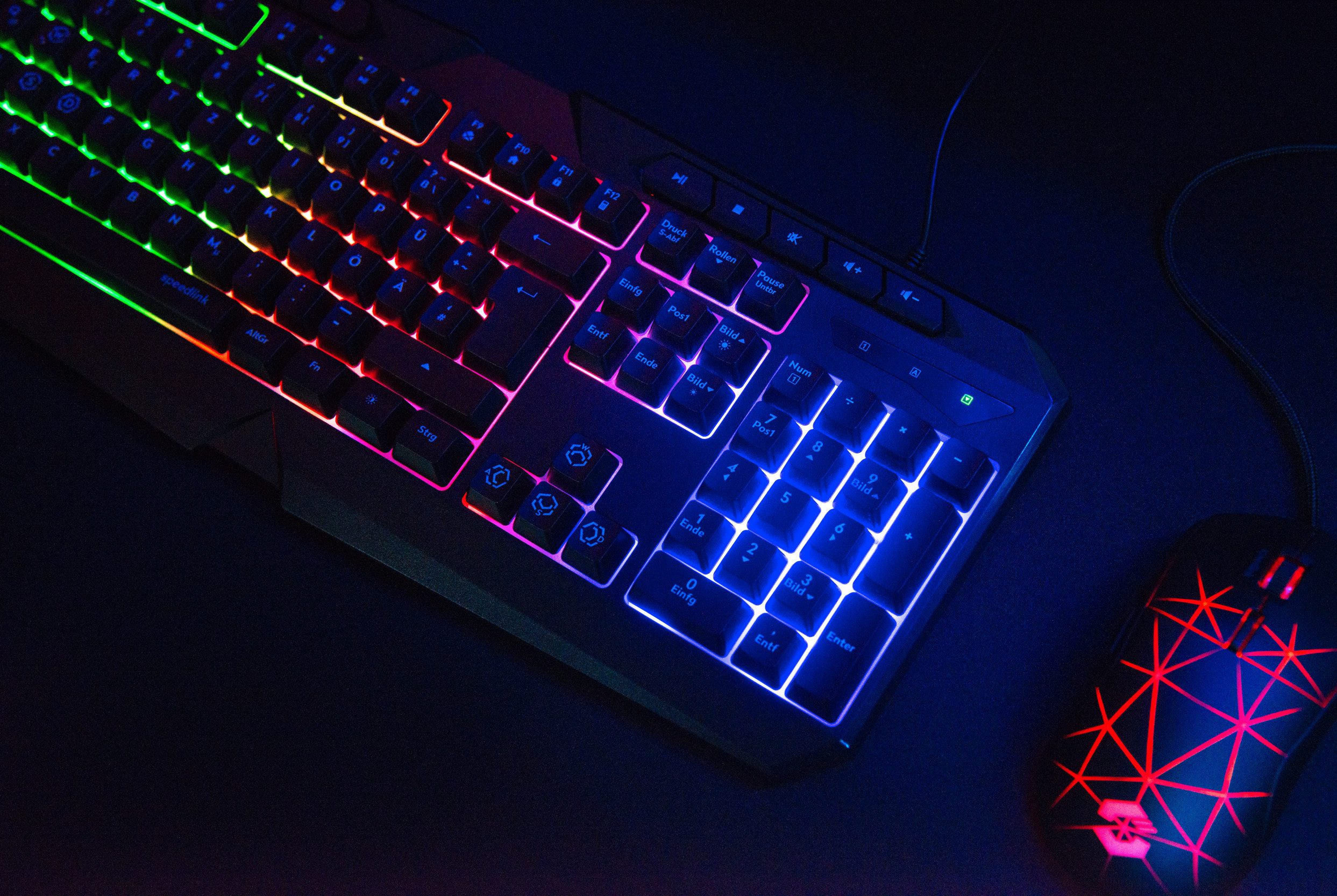 Speedlink LUDICIUM Rainbow Gaming Keyboard, schwarze RGB-beleuchtete Gaming-Tastatur (DE Layout und Hintergrundbeleuchtung)
