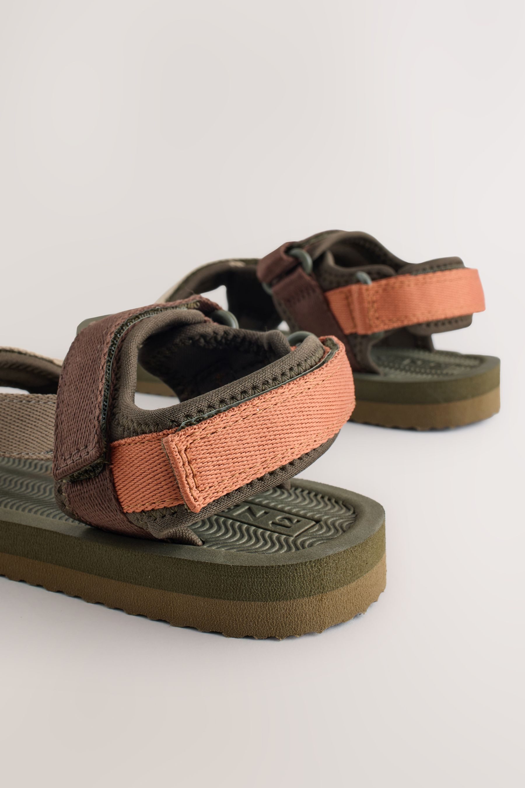 Next Trekking-Sandalen mit Klettverschluss Sandale (1-tlg)
