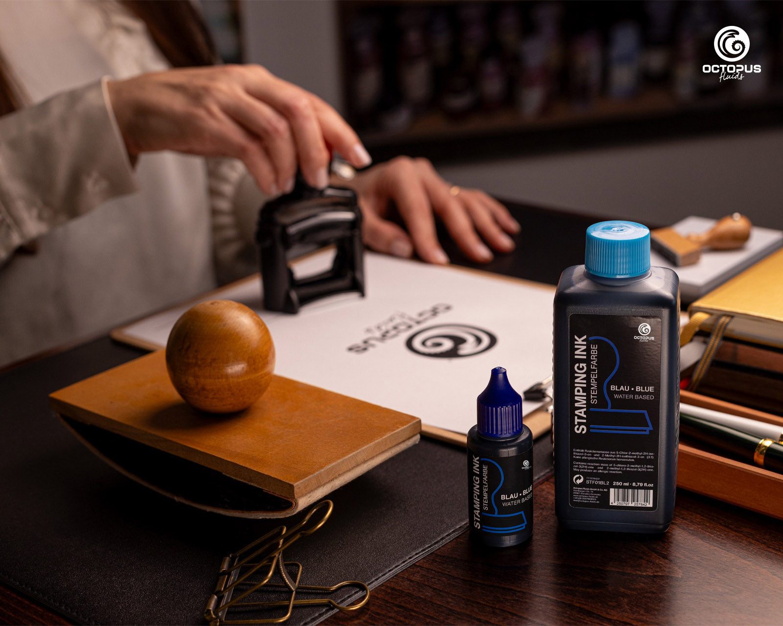 OCTOPUS Fluids Stempelfarbe für Stempelkissen, Selbstfärber ohne Öl, schwarz 30ml Stempelkissen