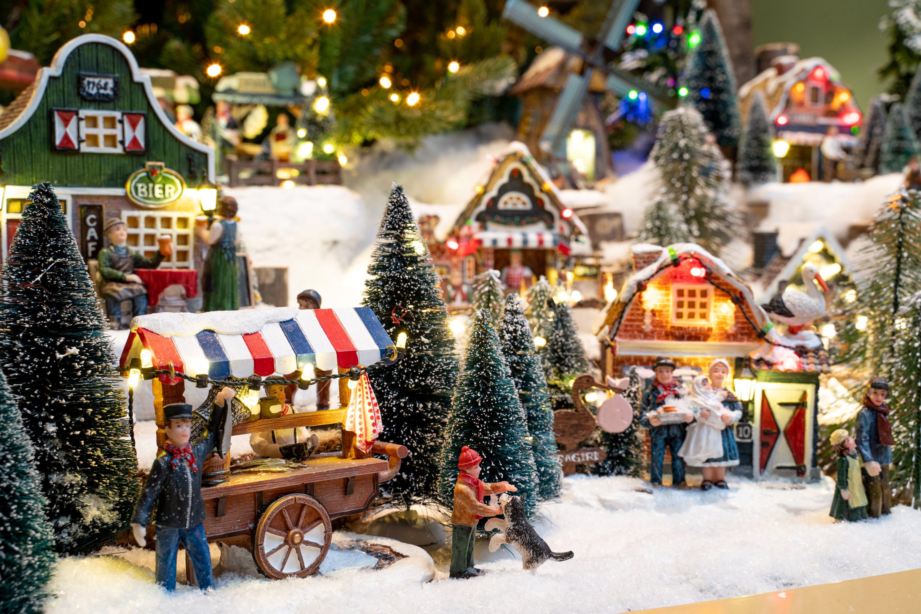 LuVille Weihnachtsdorf Luville Collectables Bristle tree assorted 21 pieces - h23xd8cm