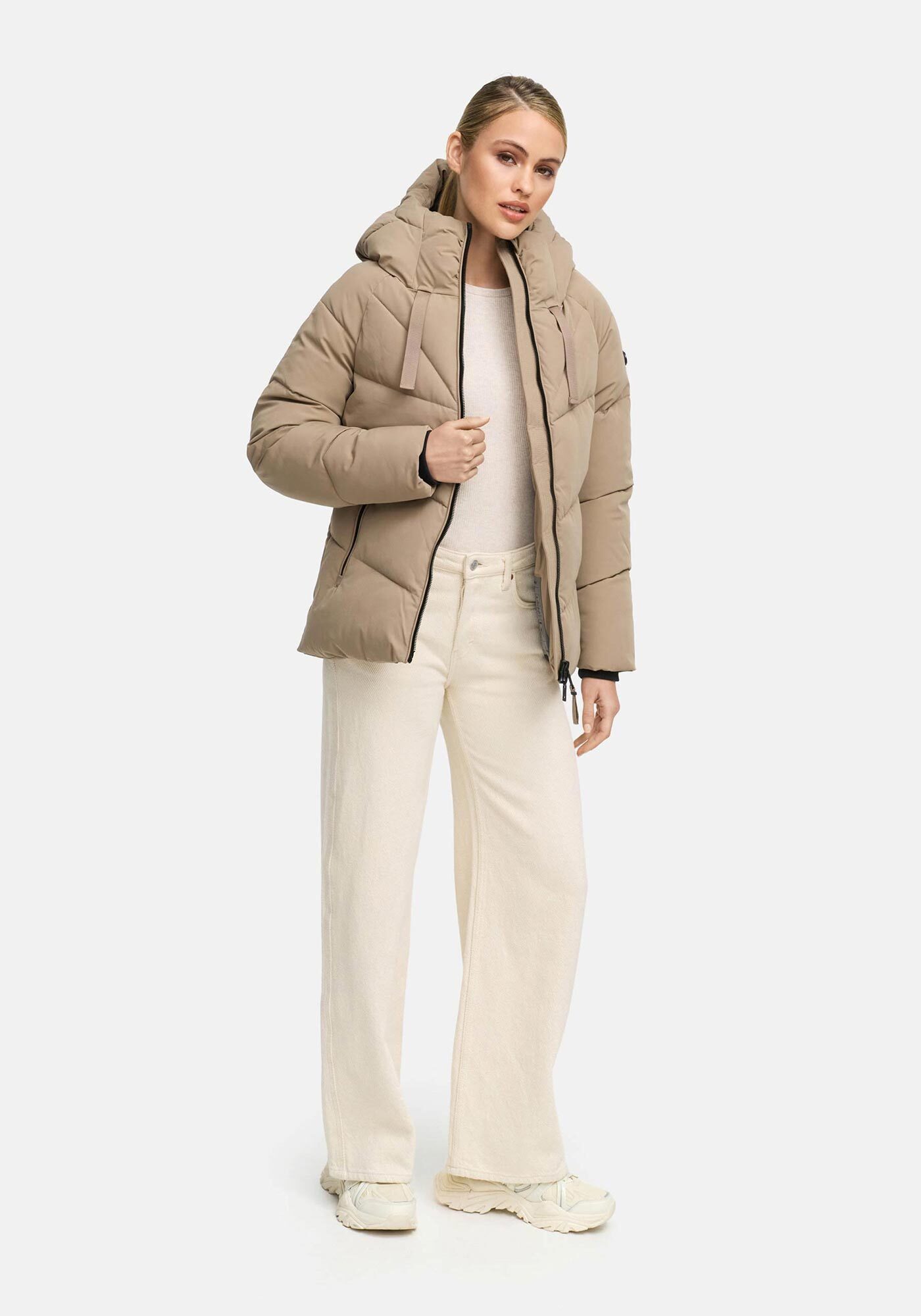 Marikoo Winterjacke Kwamee Schräg gesteppte Winterjacke mit fester Kapuze