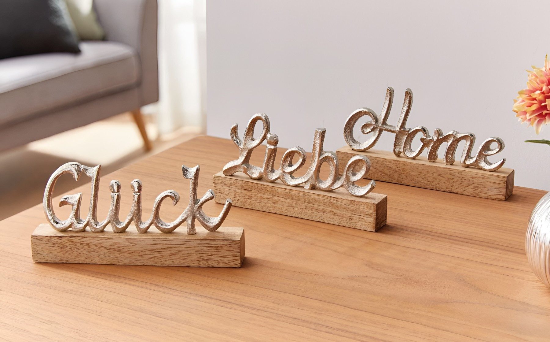 Dekoleidenschaft Deko-Schriftzug "Liebe, Home & Glück" aus Aluminium in silber & Sockel aus Mangoholz (3 St., im Set), Deko-Aufsteller, Buchstaben, Tischdeko, Wohnzimmer Dekoration aus Holz