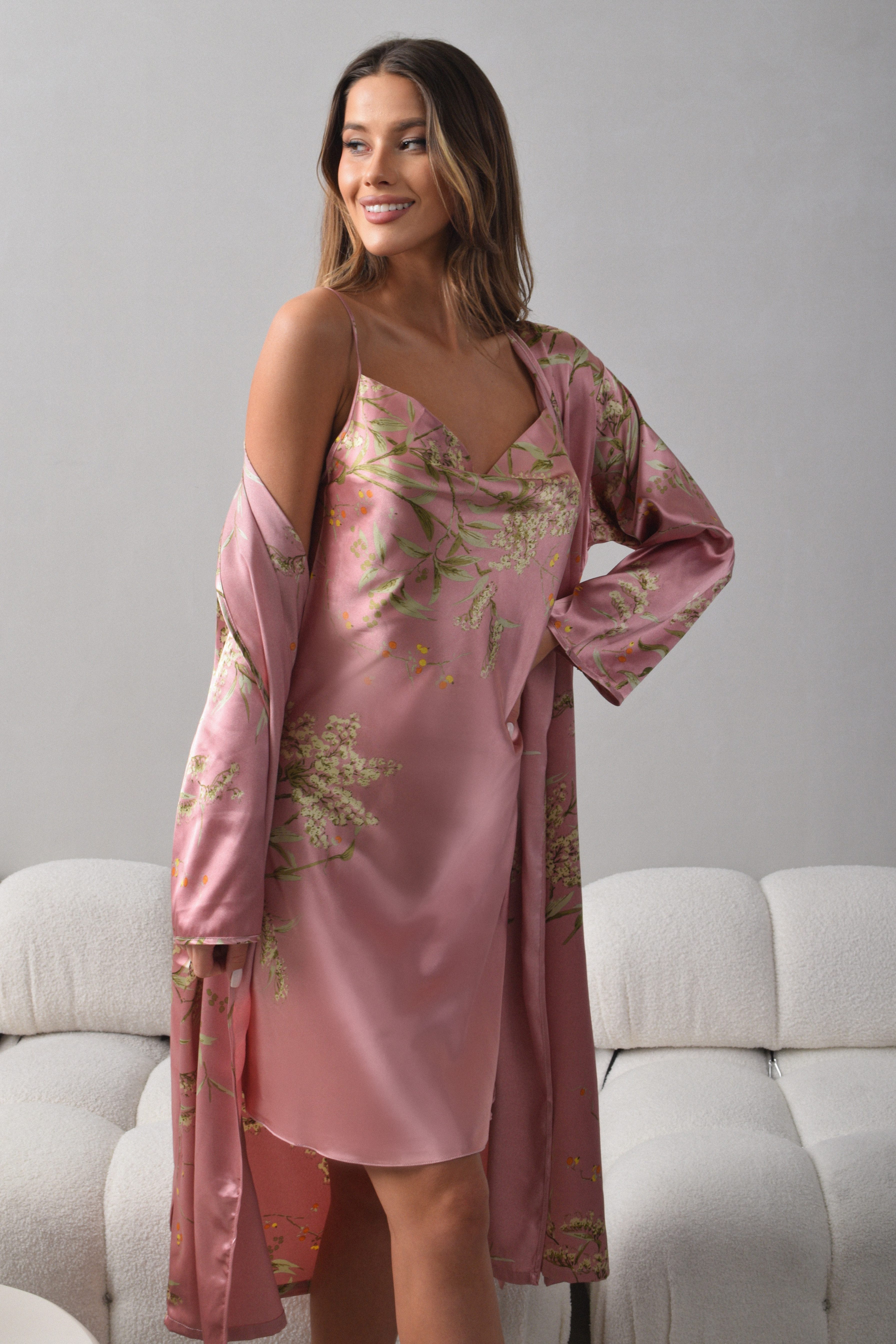 Elegant Love Morgenmantel Satin Pyjama-Set 2-tlg., Damen-Loungewear & Nachtwäsche, Robe + Unterkleid, Gürtel, Negligee mit wasserfallausschnitt