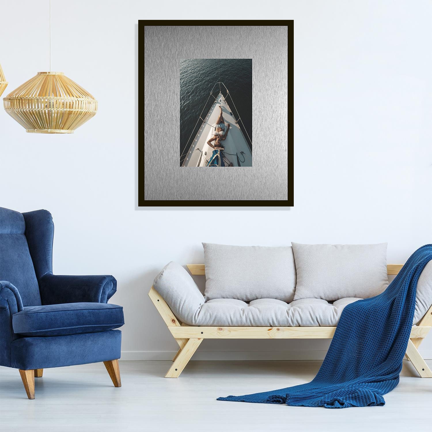 queence Bild Trend Wandbild, Wandkunst, Kunstdruck "Frau auf Segelboot", Bilder von Booten & Schiffen, Boote & Schiffe, Frau (1 St), inkl. Passepartout aus hochwertigem Aluminium und schwarzem Rahmen