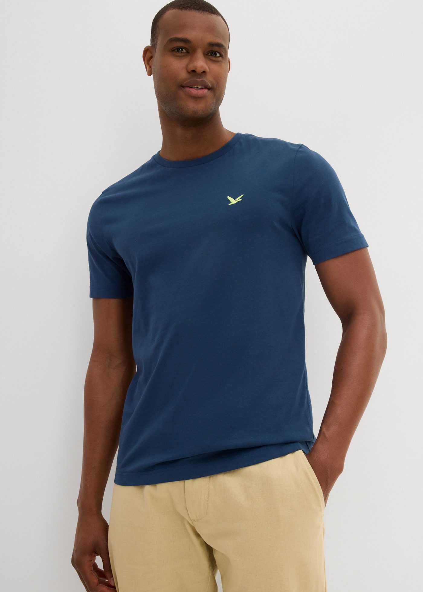 bonprix T-Shirt (Packung, 2er) aus Baumwolle, reguläre Passform, mit kleiner Bruststickerei