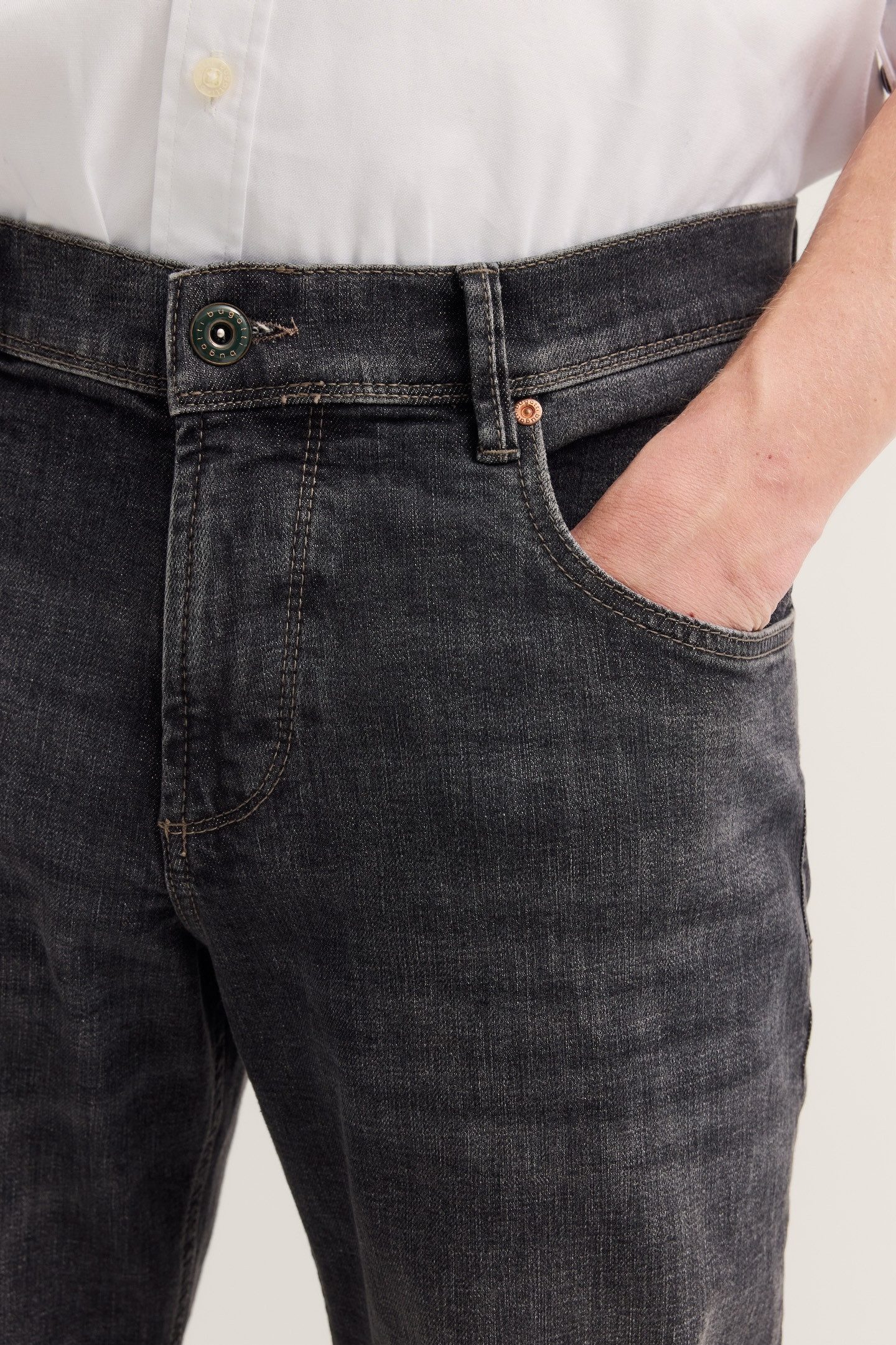 bugatti 5-Pocket-Jeans Tapered Fit aus Stretch Handcrafted Denim
