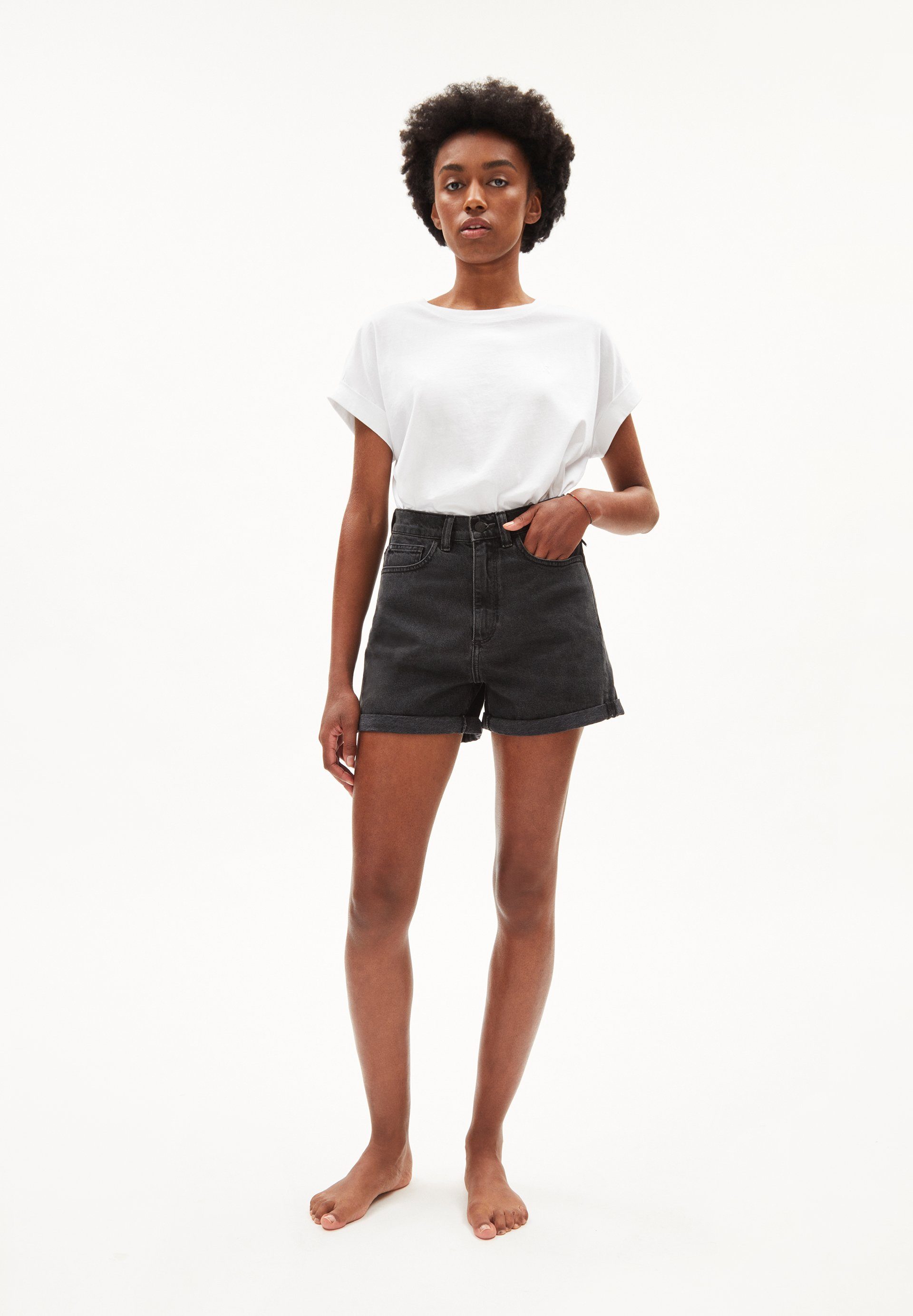 black (1-tlg) SVIAA ebony Damen Armedangels Shorts