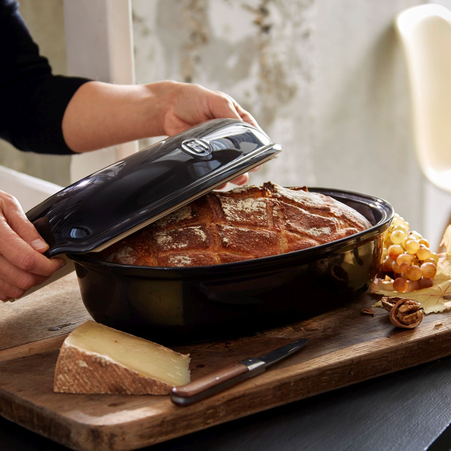 Emile Henry Brotbackform Artisan Fusain