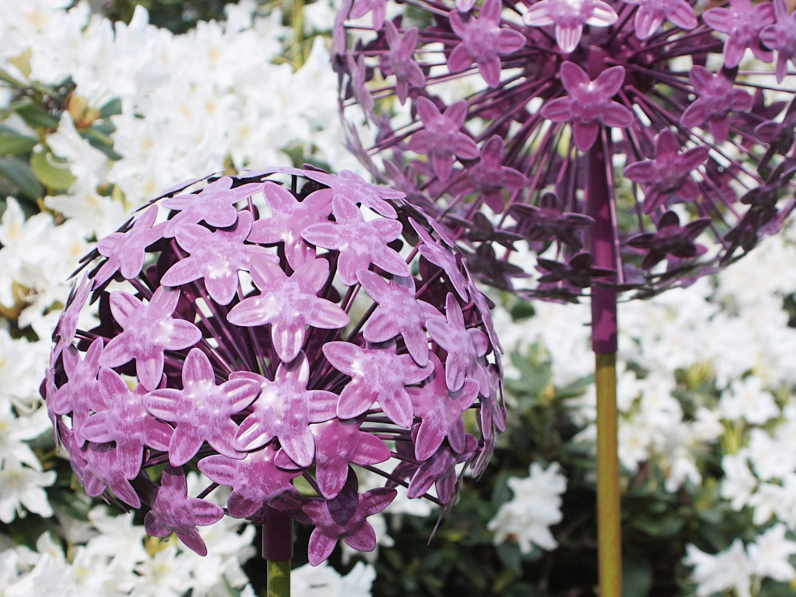 Paulslandhaus Dekokugel Pflanzstecker Allium Lila Gartenstecker Rosenkugel Metall