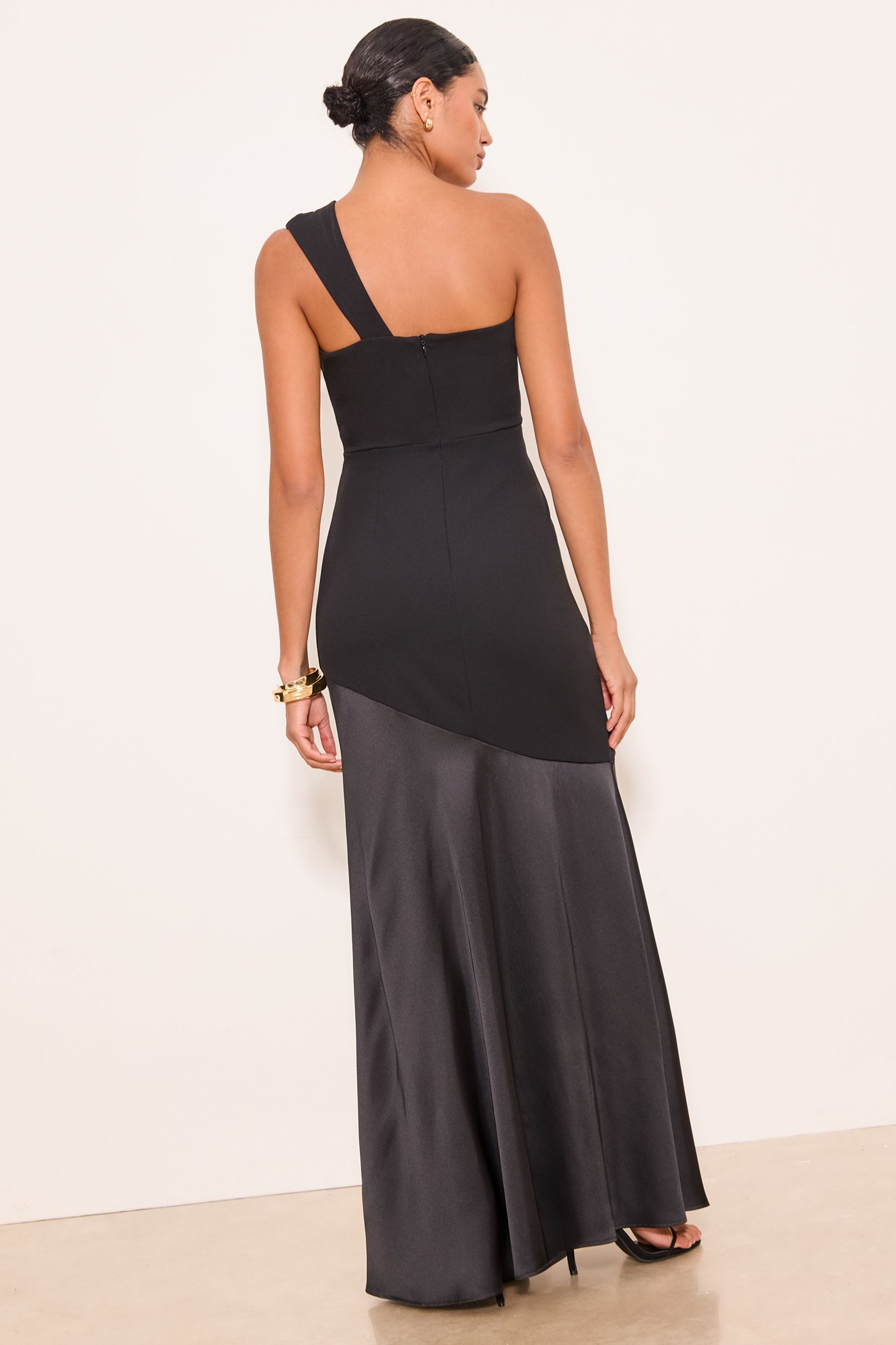 LIPSY Satinkleid Lipsy Maxi-Brautjungfernkleid aus Satin, Regular (1-tlg)