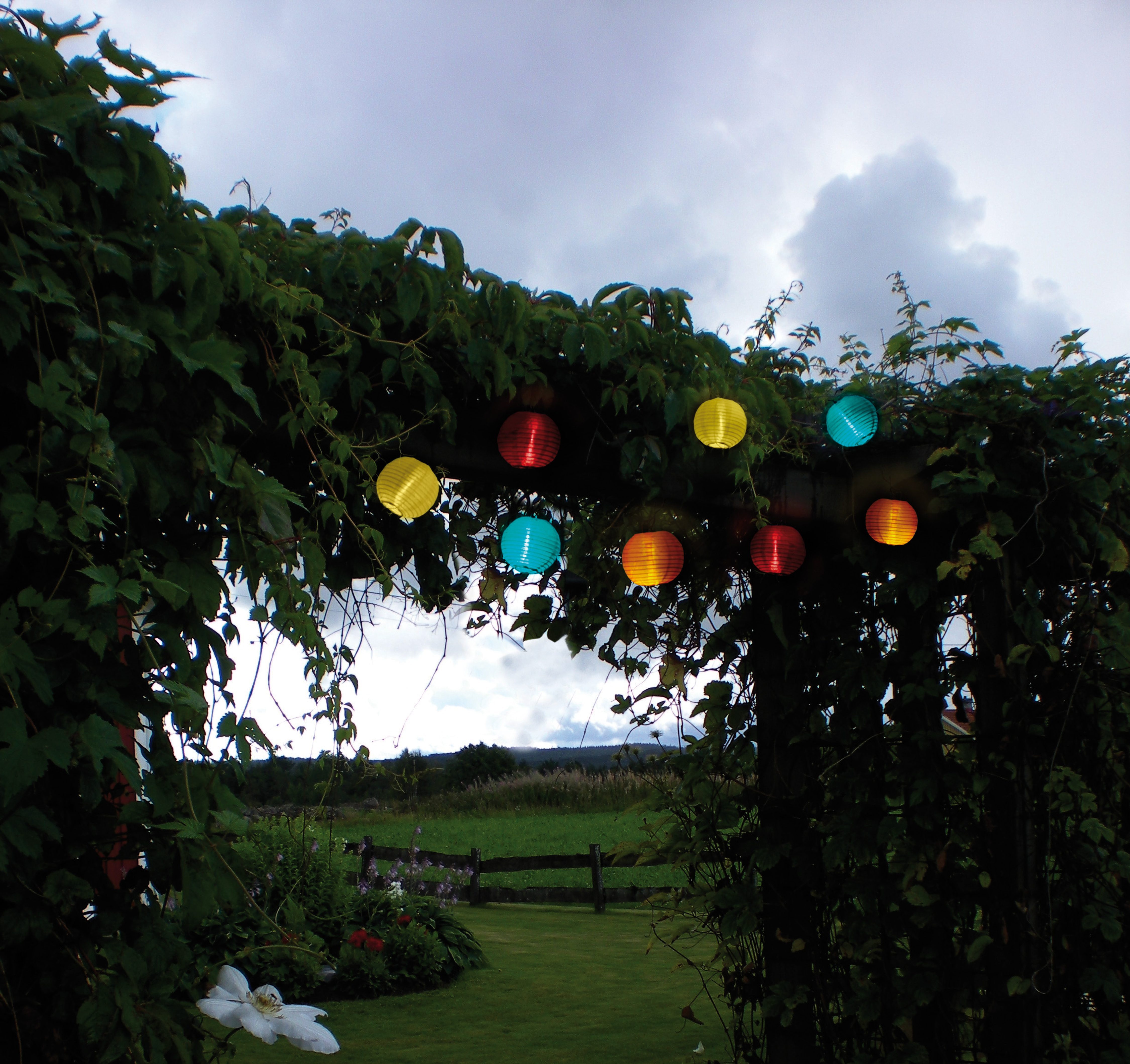 STAR TRADING LED-Lichterkette Festival, 10-flammig, ca. 2,7 m, mit Solarpanel, inkl. Akku, outdoor, Vierfarb-Karton