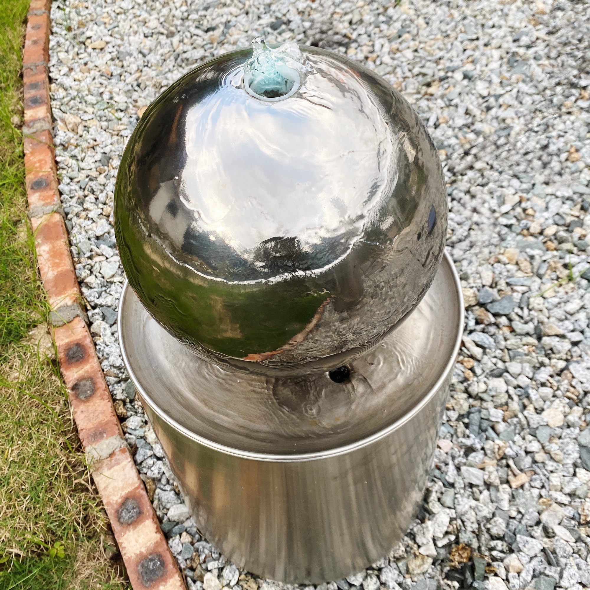 Köhko Gartenbrunnen Kugelbrunnen Ø25cm mit LED auf zylindrischen Edelstahl Eimer H30cm – Bild 5 von 5